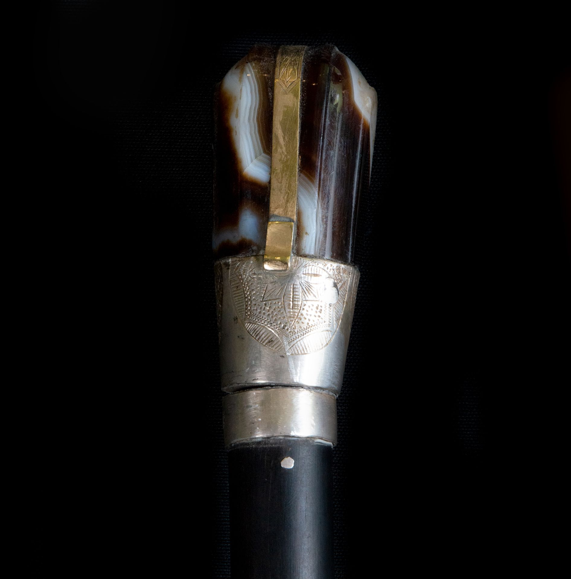 Rare walking stick with agate handle mounted in silver with an ebony body, 19th century