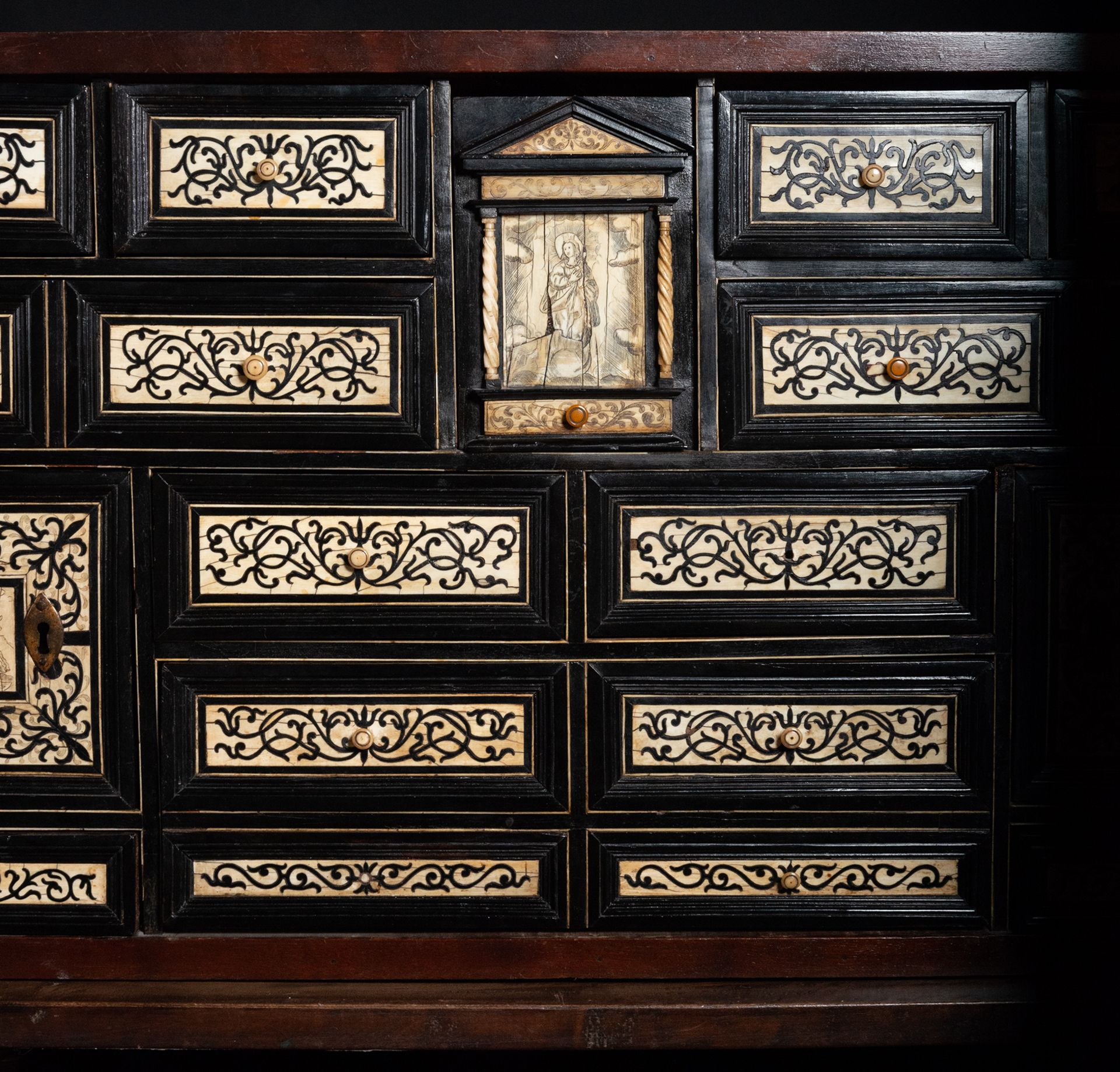 Important Hispanic Flemish Cabinet in ebony and bone marquetry, 17th century - Image 5 of 5