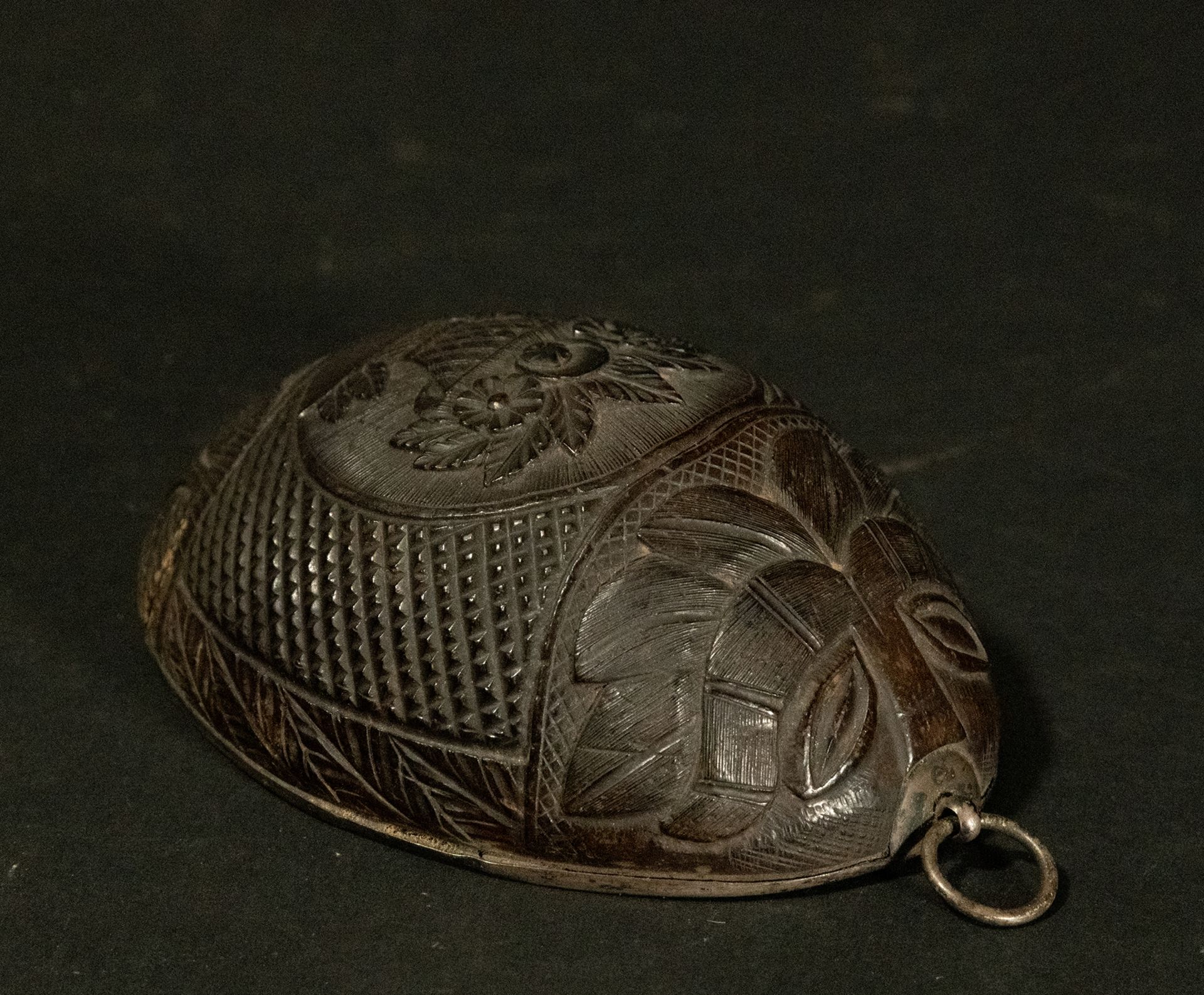 Rare silver-mounted coconut drinking container, 18th century Novohispanic colonial work - Bild 4 aus 4