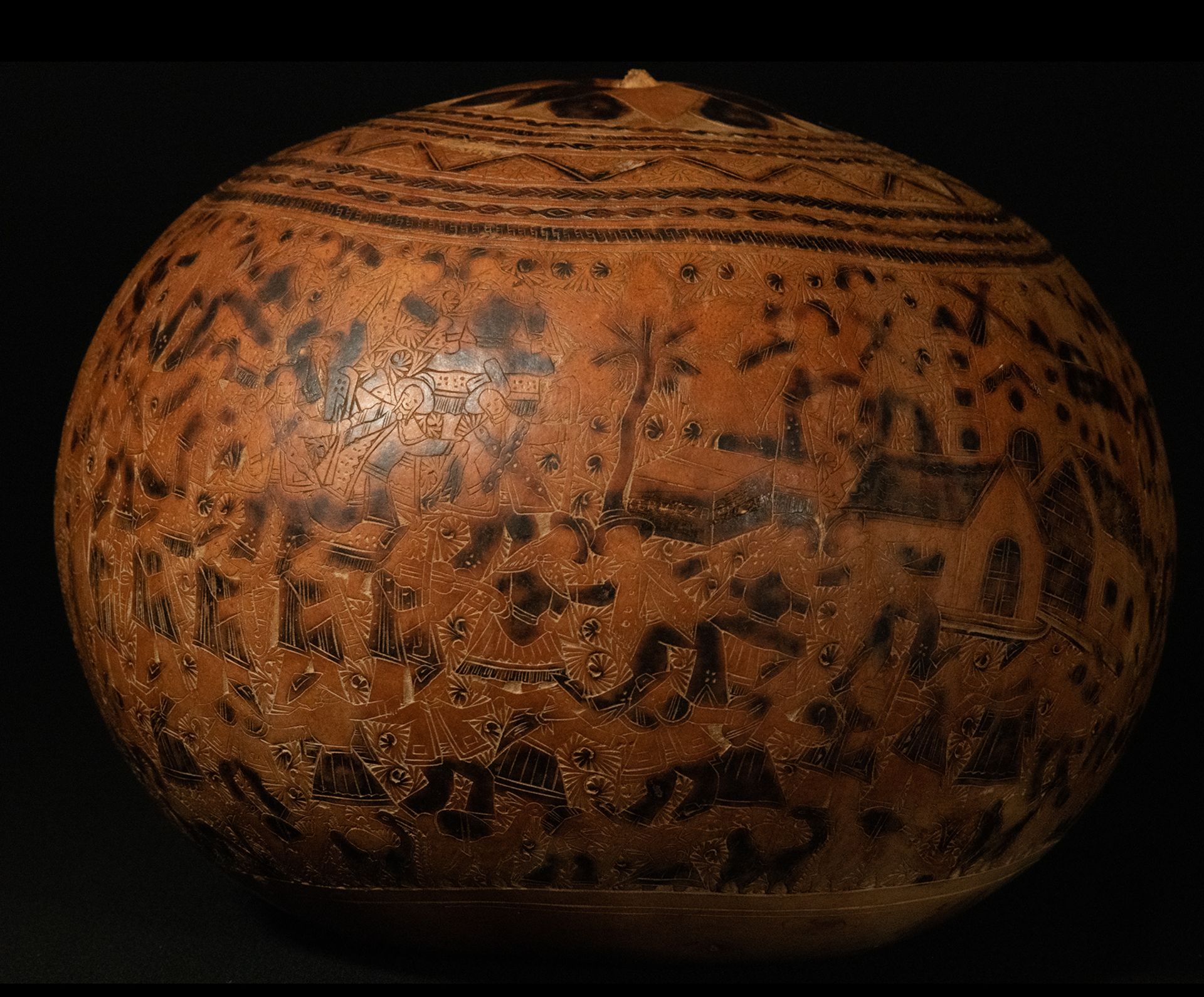 Peruvian carved gourd, 19th century - Image 4 of 4