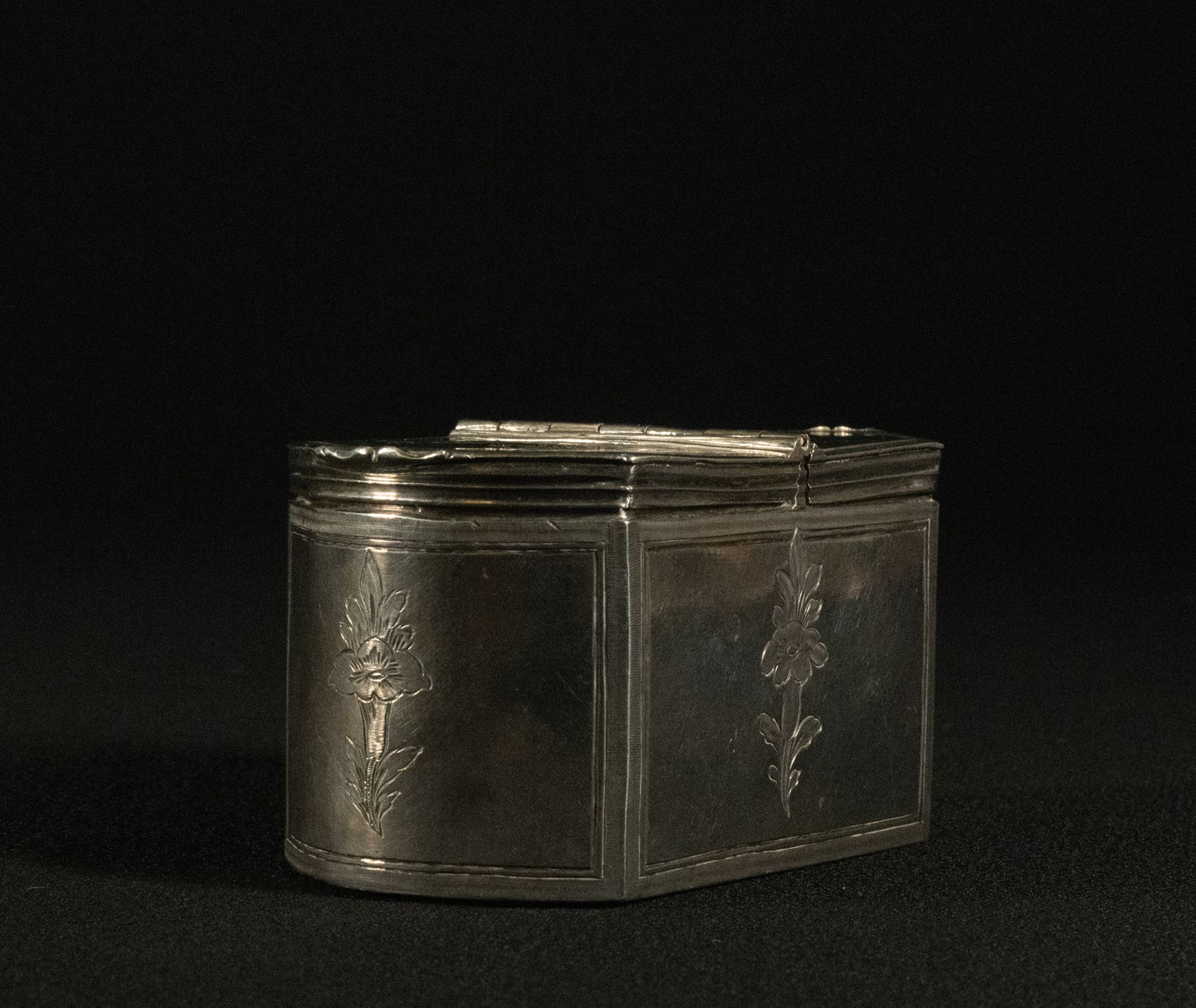 Silver container for the Holy Oils, end of the 18th century - Image 2 of 5