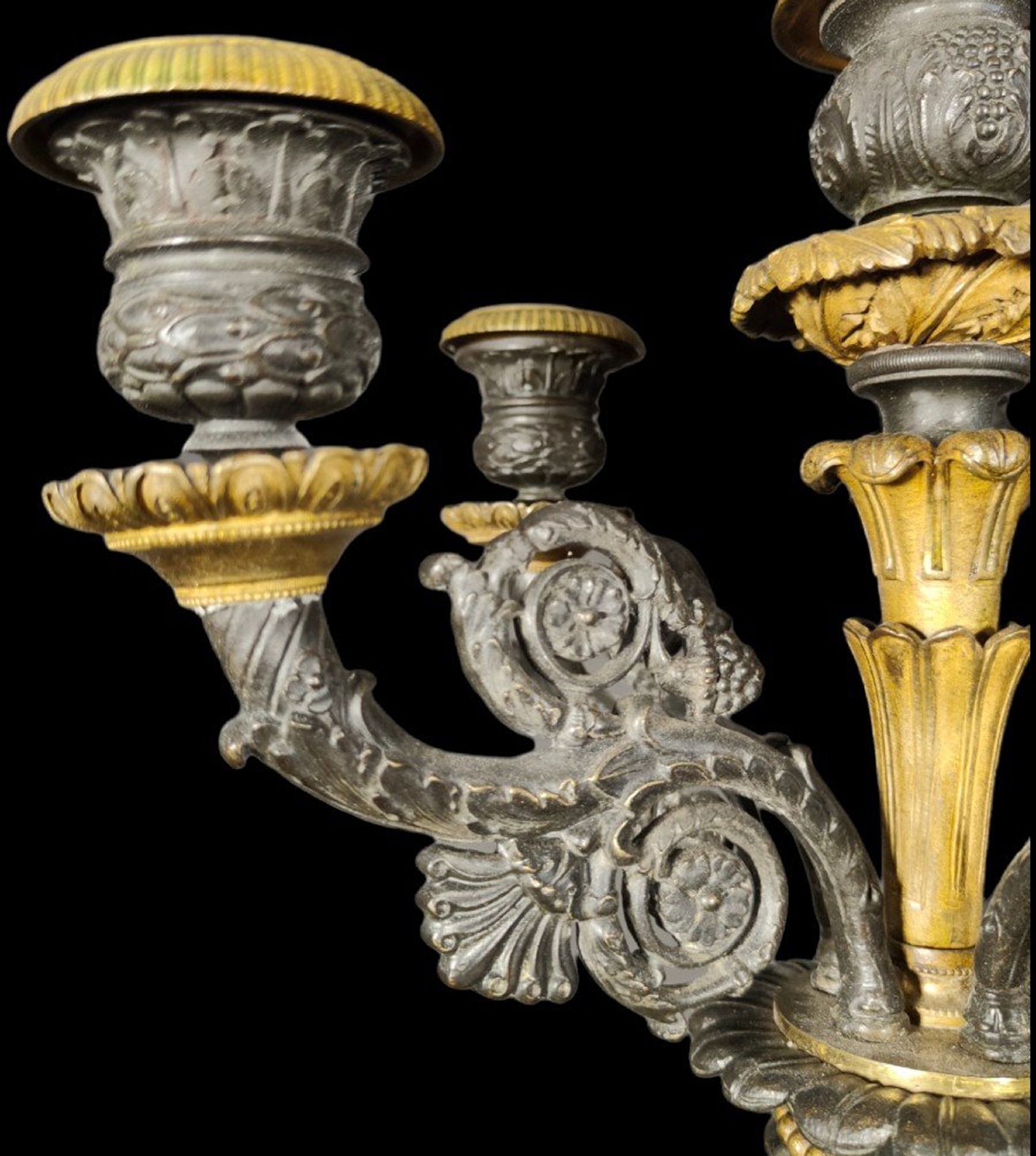 Pair of 19th century French candlesticks in gilt bronze - Image 7 of 10