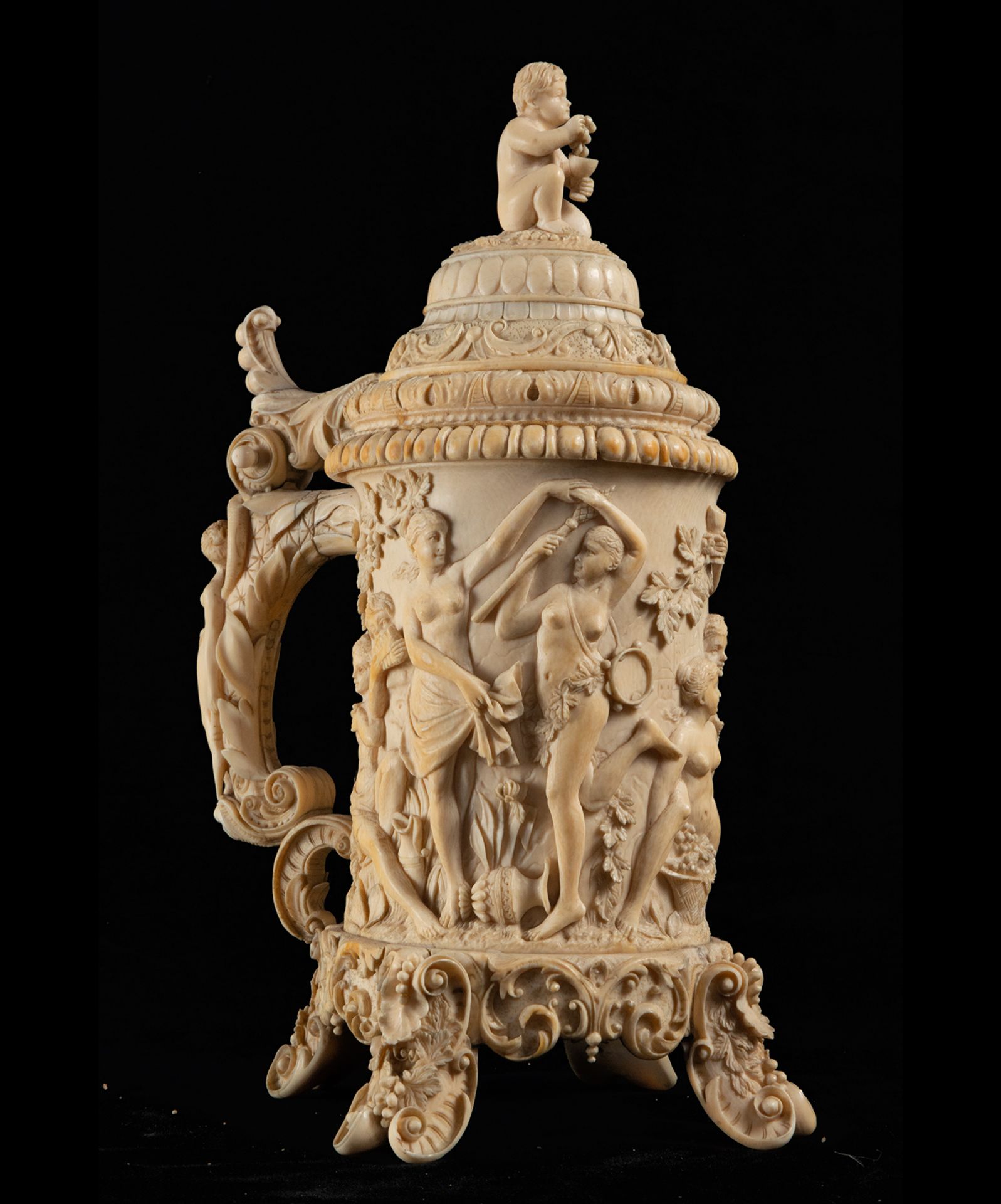 Important Tankard in German ivory depicting Bacchic scene from the 19th century, CITES attached - Image 3 of 5