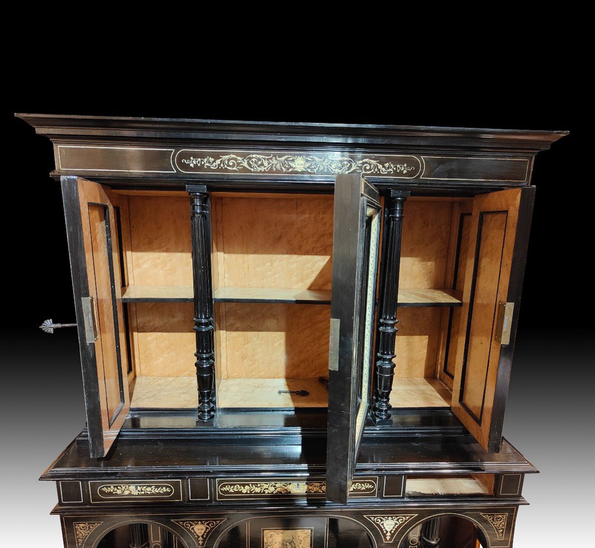 Important 19th century Florentine cabinet with bone marquetry, work from Northern Italy, Milan or Fl - Image 5 of 10