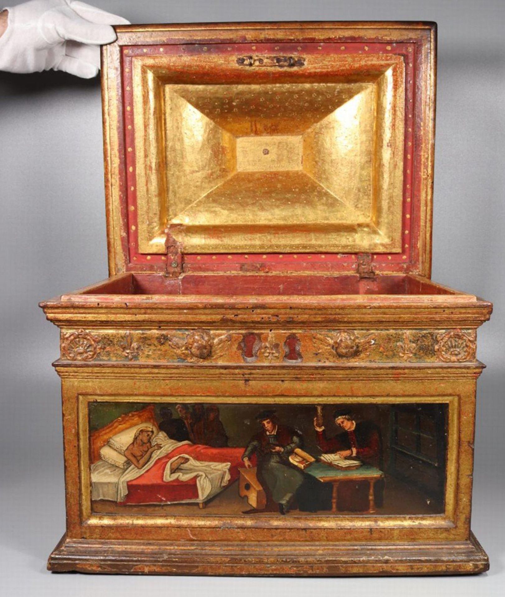 Rare Italian Medical Chest of the Renaissance, Milan or Vizcaya, made by the house of Medinaceli, he