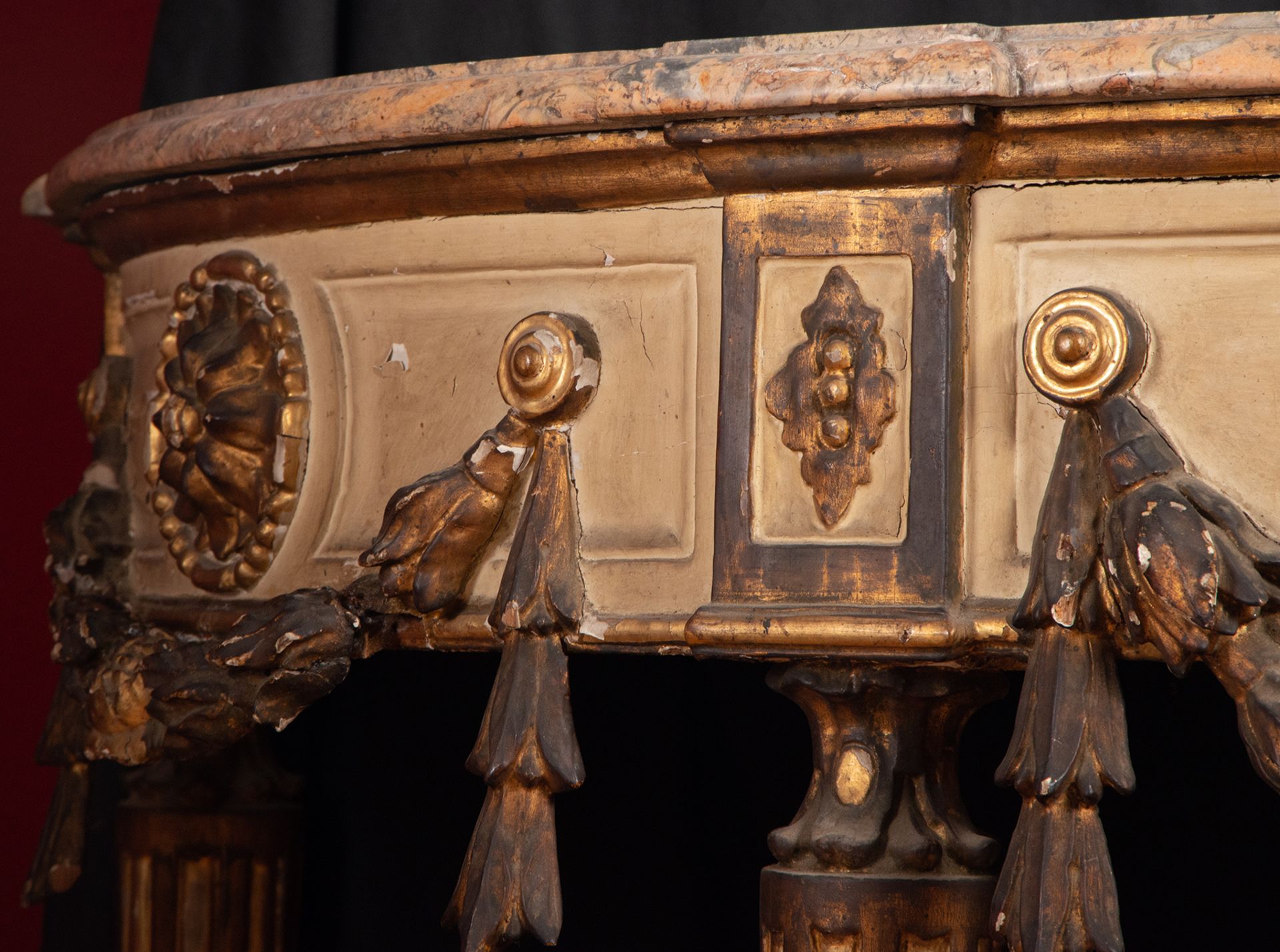 Exceptional 18th century Italian console table in gilded and lacquered wood, with a Siena marble top - Image 3 of 5