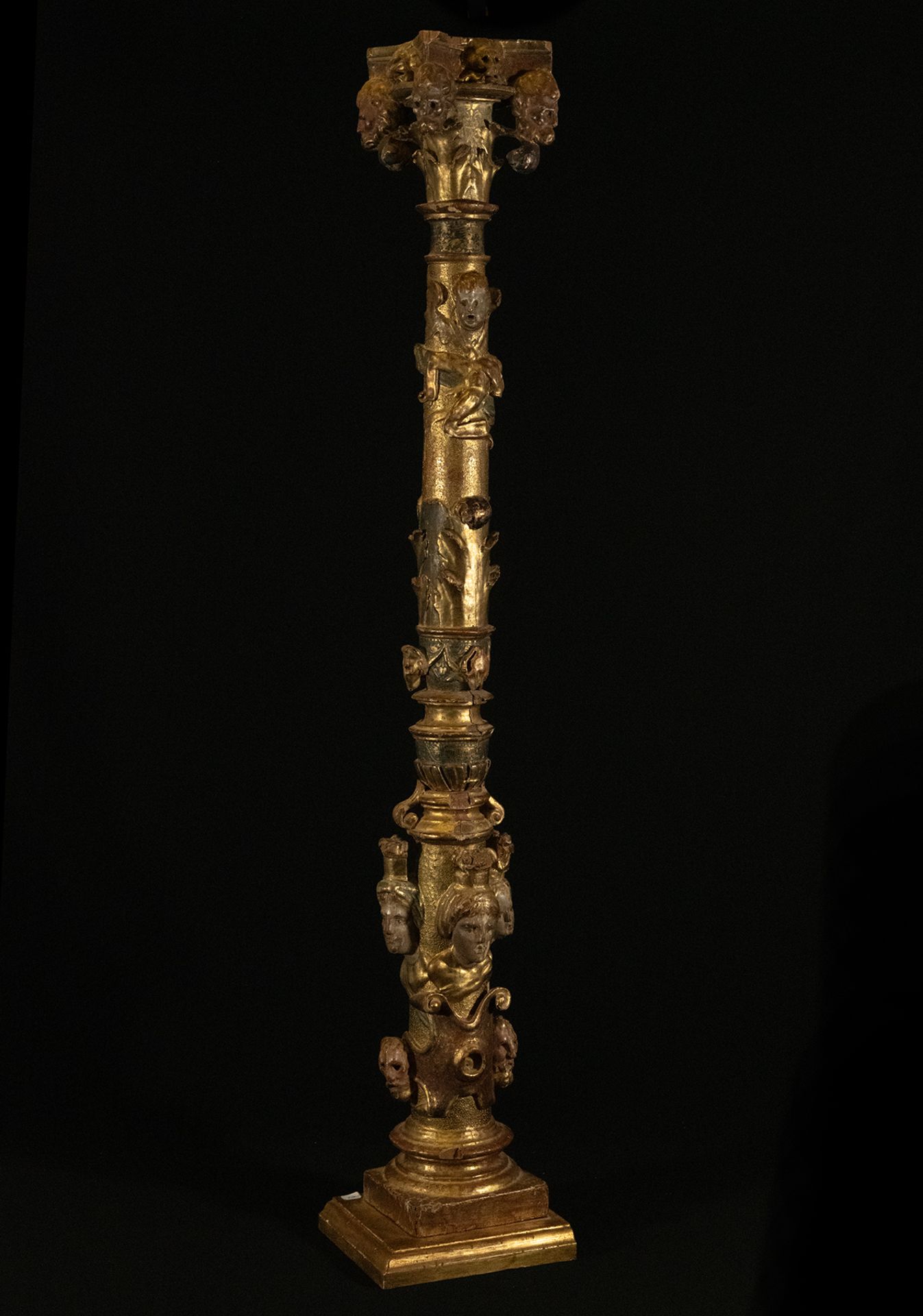 Pair of important Plateresque columns in carved and gilded wood, circle or workshop by Alonso Berrug - Image 2 of 9