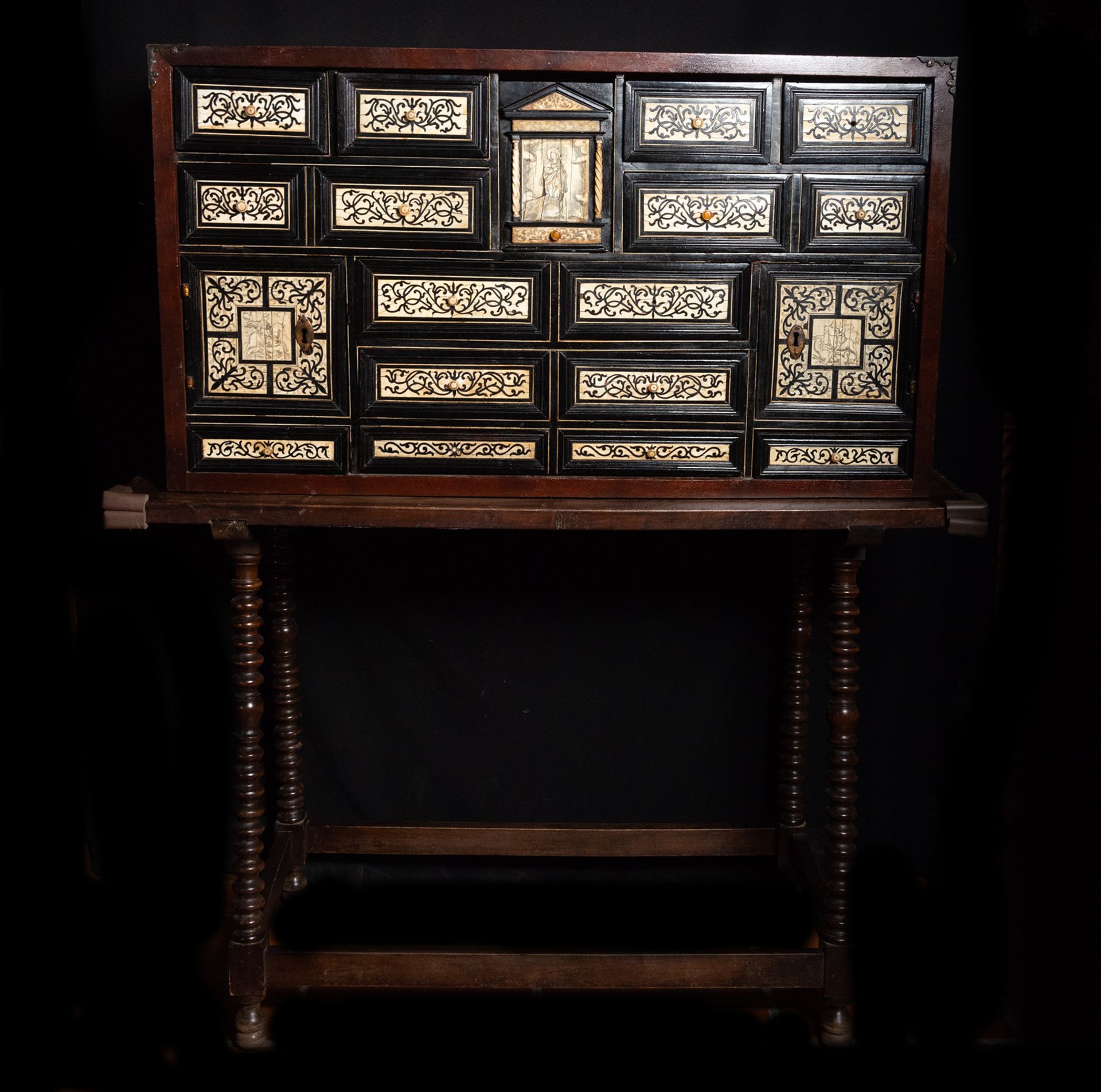 Important Hispanic Flemish Cabinet in ebony and bone marquetry, 17th century - Image 2 of 5