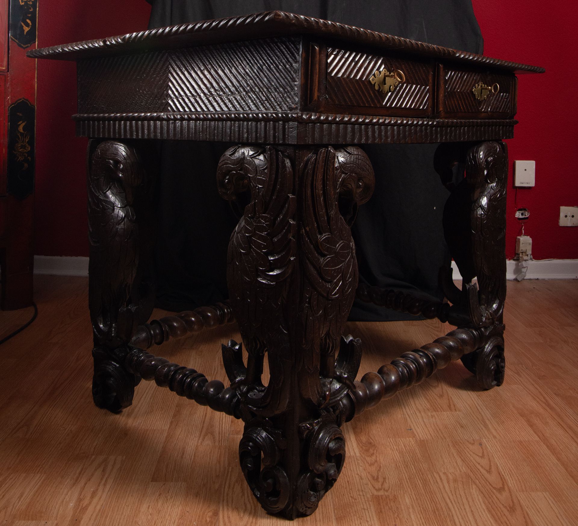 Important Portuguese colonial coffee table from Goa in teak wood, Portuguese colonies of South India - Image 3 of 4