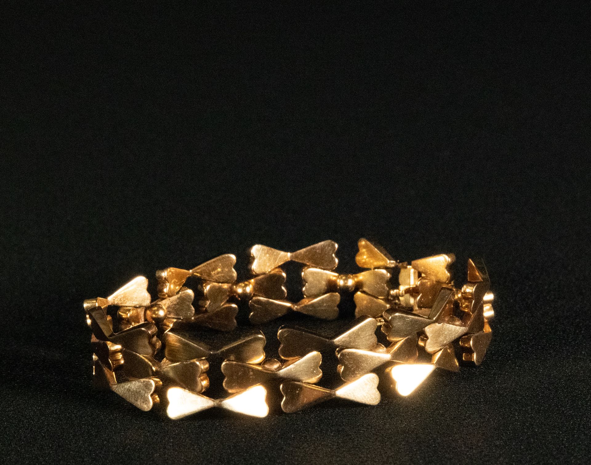 Heart-shaped art deco bracelet, 1940s, 18-carat gold - Image 2 of 5