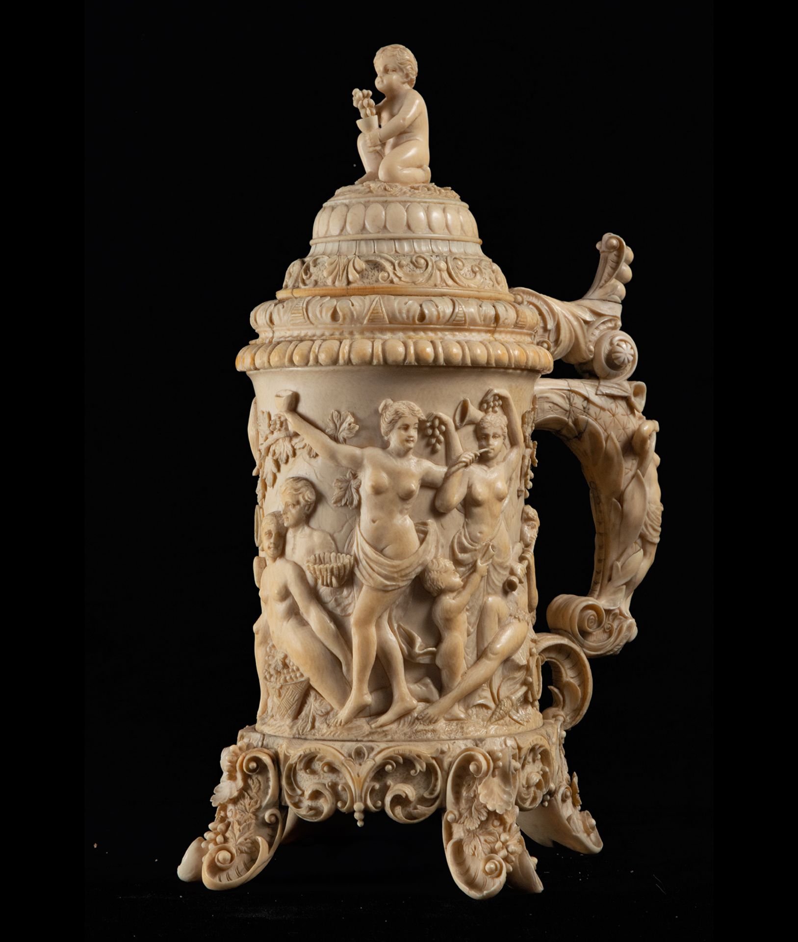 Important Tankard in German ivory depicting Bacchic scene from the 19th century, CITES attached - Image 2 of 5