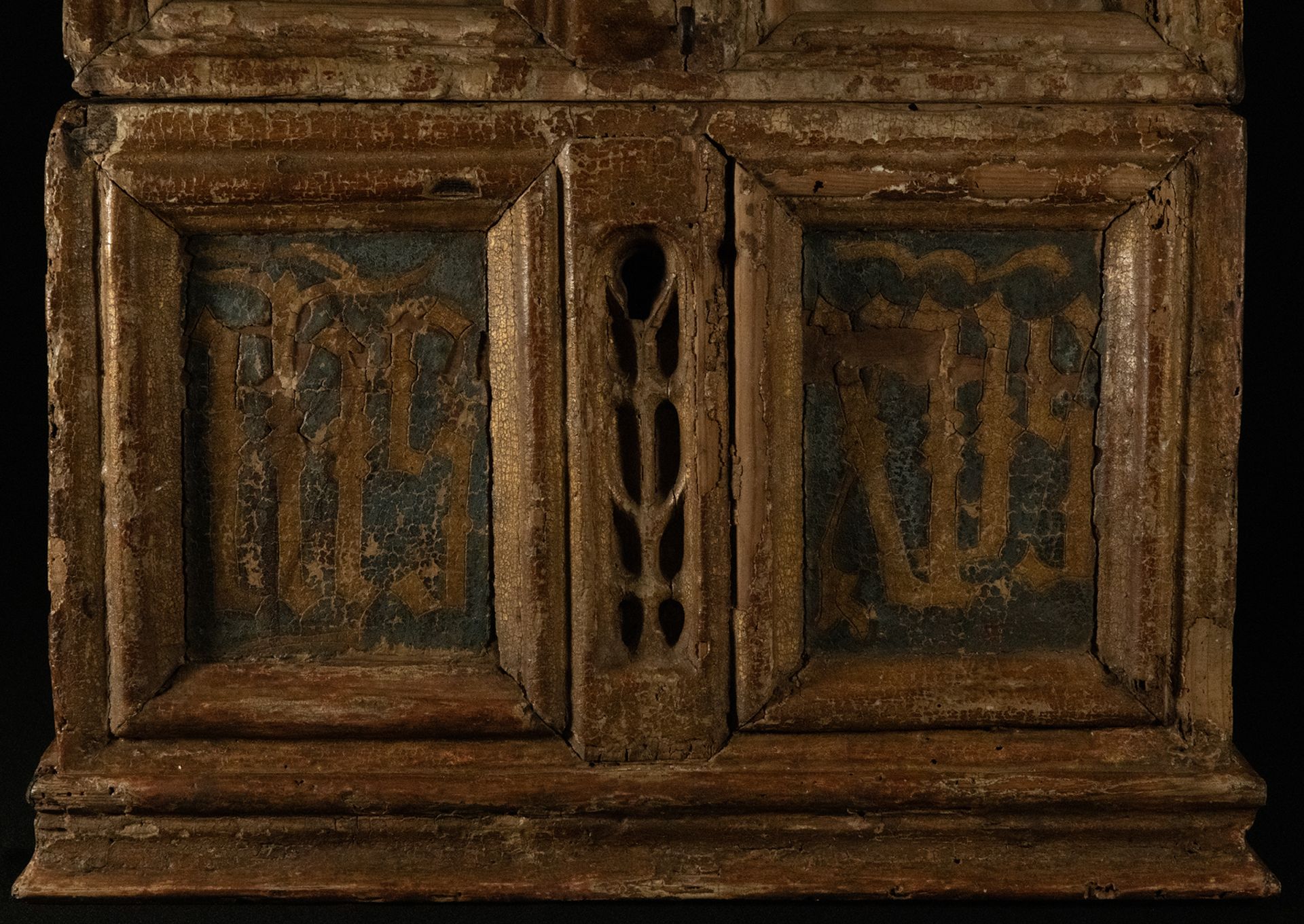 Exceptional Catalan Gothic Casket from the end of the 13th century - beginning of the 14th century,  - Image 3 of 6