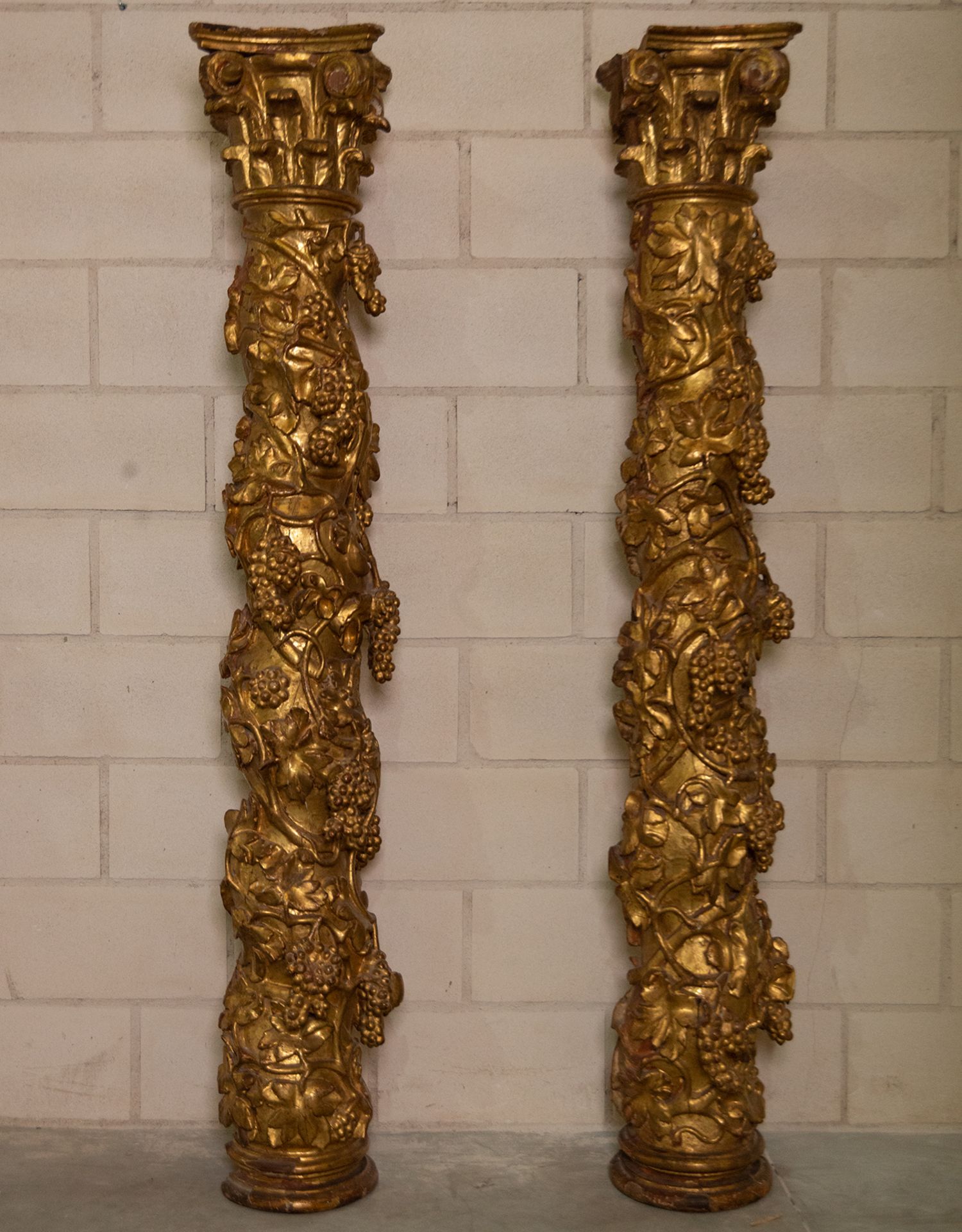 Important Pair of Great Solomonic Baroque Columns, possibly Italian work by Emilia from the 17th cen - Image 3 of 4