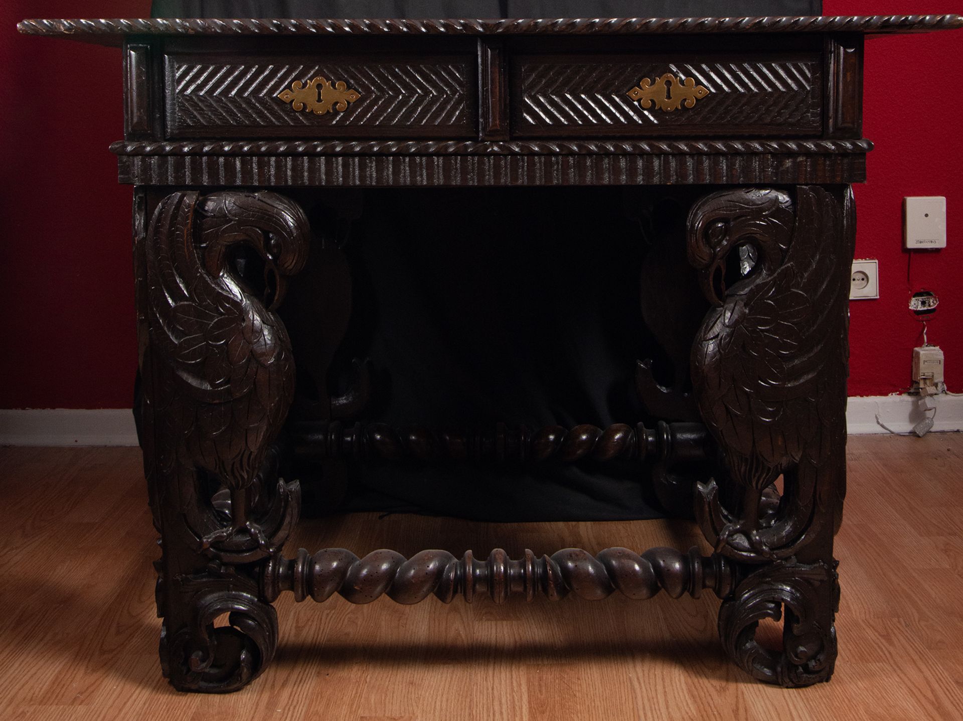 Important Portuguese colonial coffee table from Goa in teak wood, Portuguese colonies of South India - Image 4 of 4