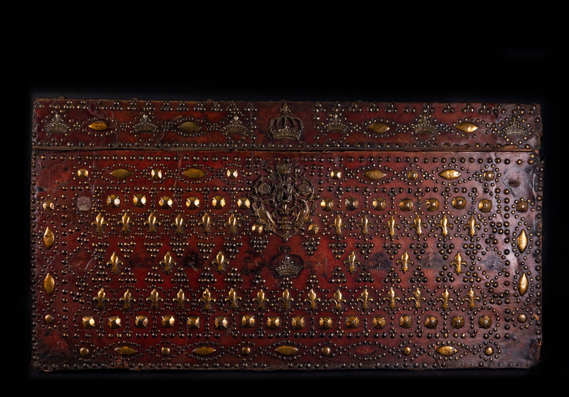 Important Royal Consort Travel Trunk, French work from the Louis XIV period, 17th century