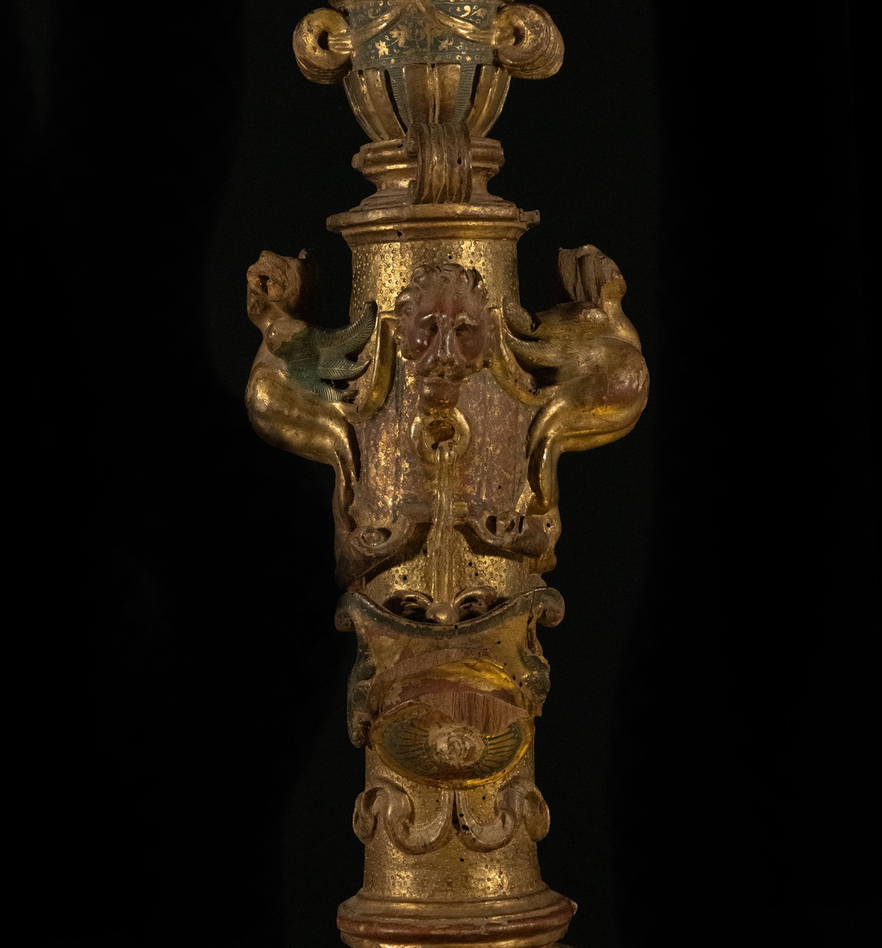 Pair of important Plateresque columns in carved and gilded wood, circle or workshop by Alonso Berrug - Image 9 of 9
