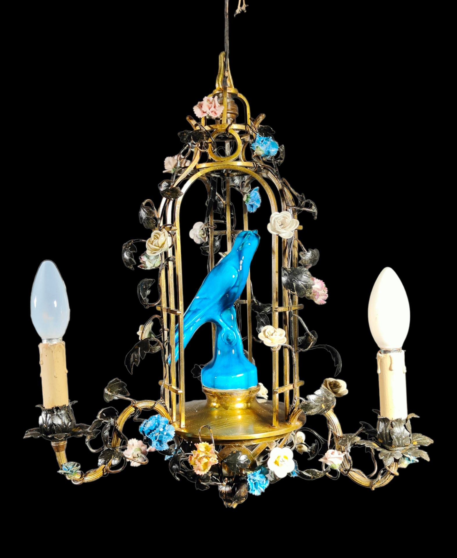 Elegant French Lamp with Parrot and flowers in gilt bronze and porcelain, 19th century