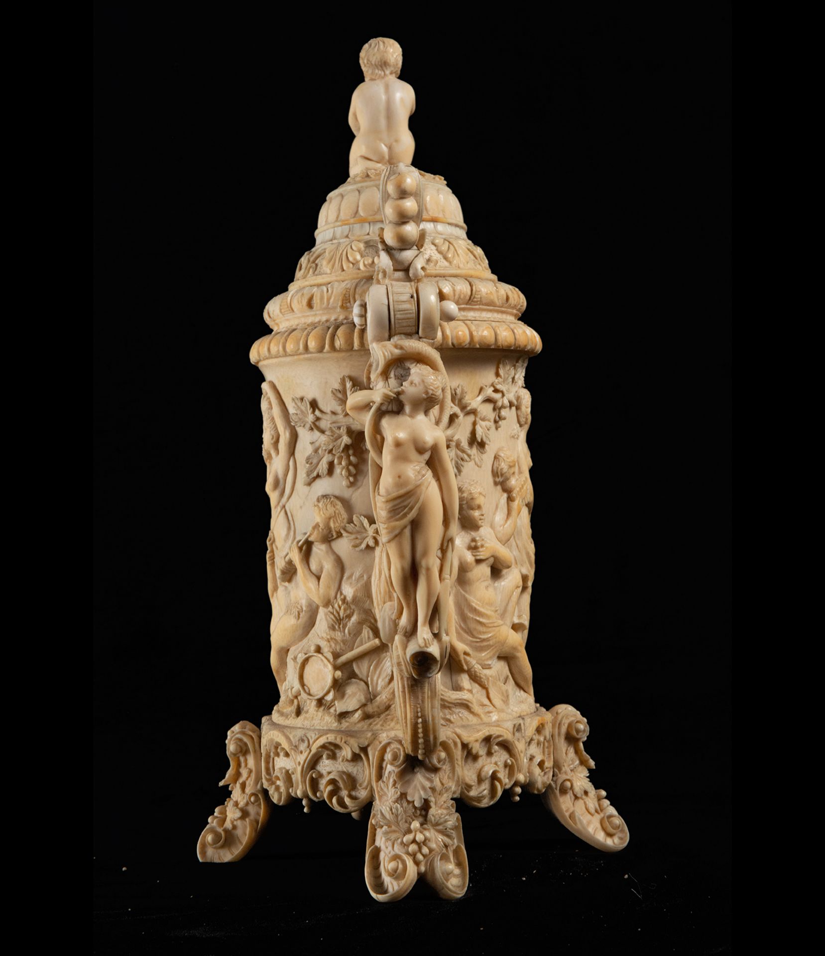 Important Tankard in German ivory depicting Bacchic scene from the 19th century, CITES attached - Image 4 of 5