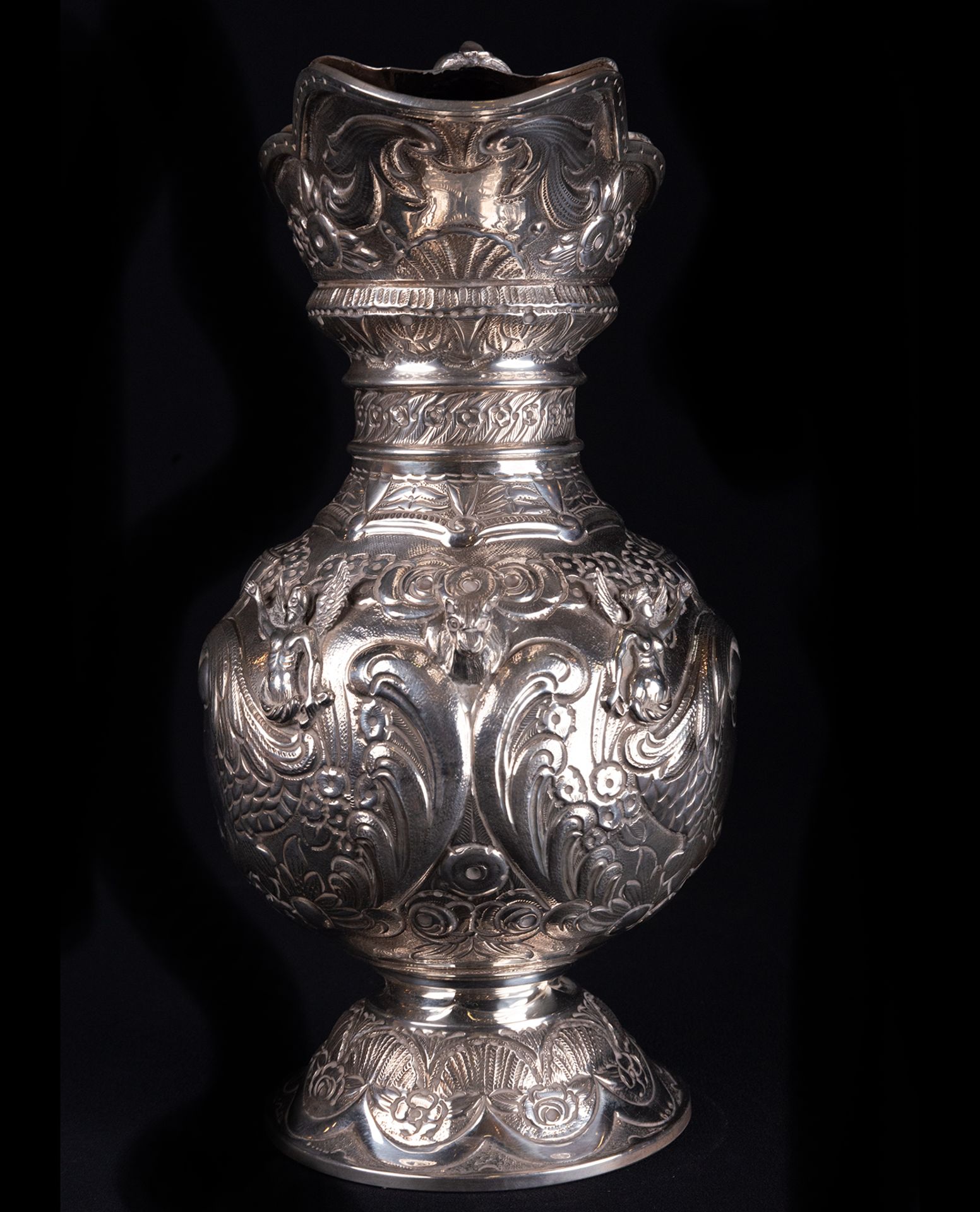Large Solid Spanish Silver Jug with Angels and Lion motifs, 19th century, with contrasting Law - Bild 2 aus 6