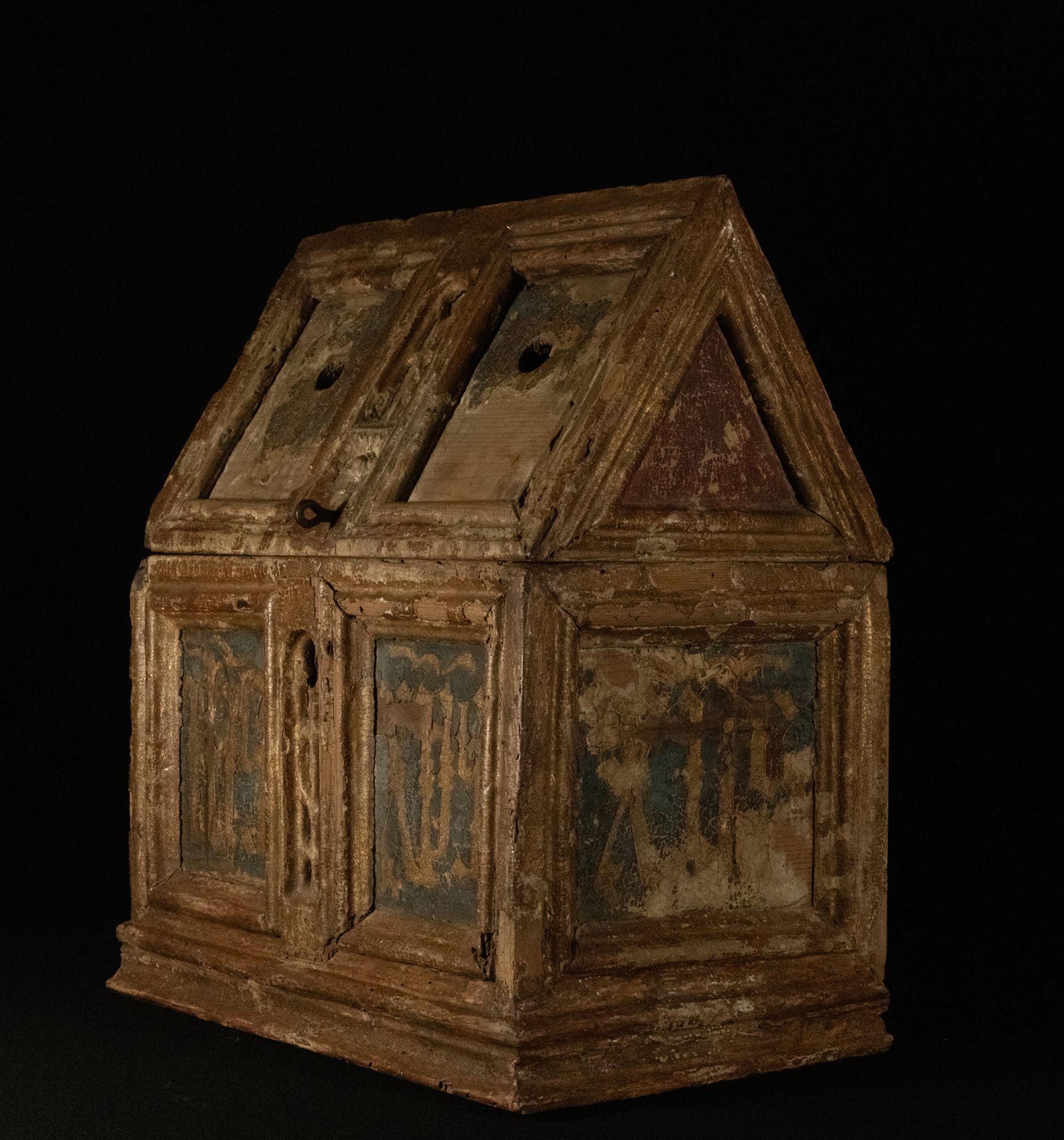 Exceptional Catalan Gothic Casket from the end of the 13th century - beginning of the 14th century,  - Image 4 of 6