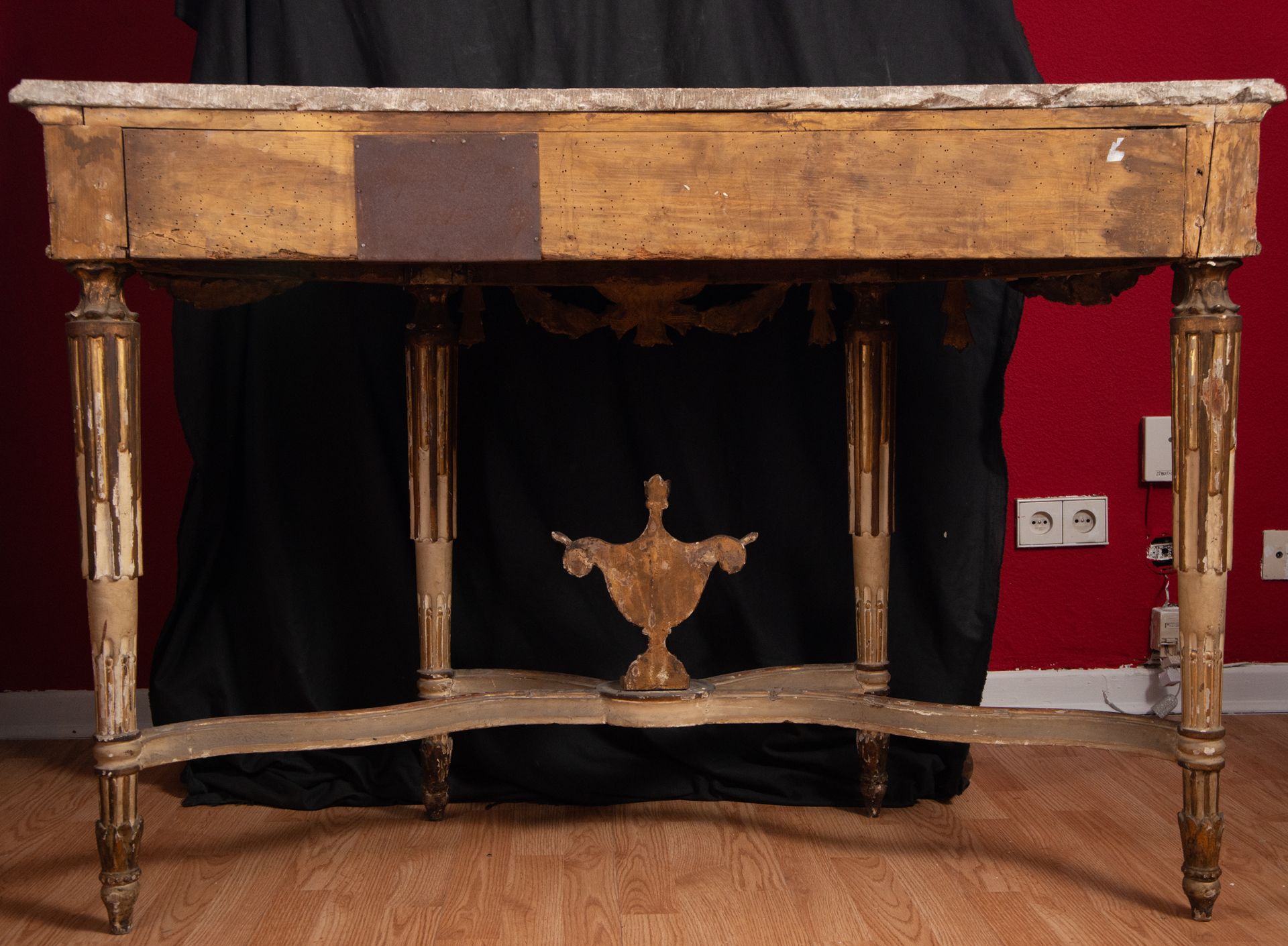 Exceptional 18th century Italian console table in gilded and lacquered wood, with a Siena marble top - Image 5 of 5