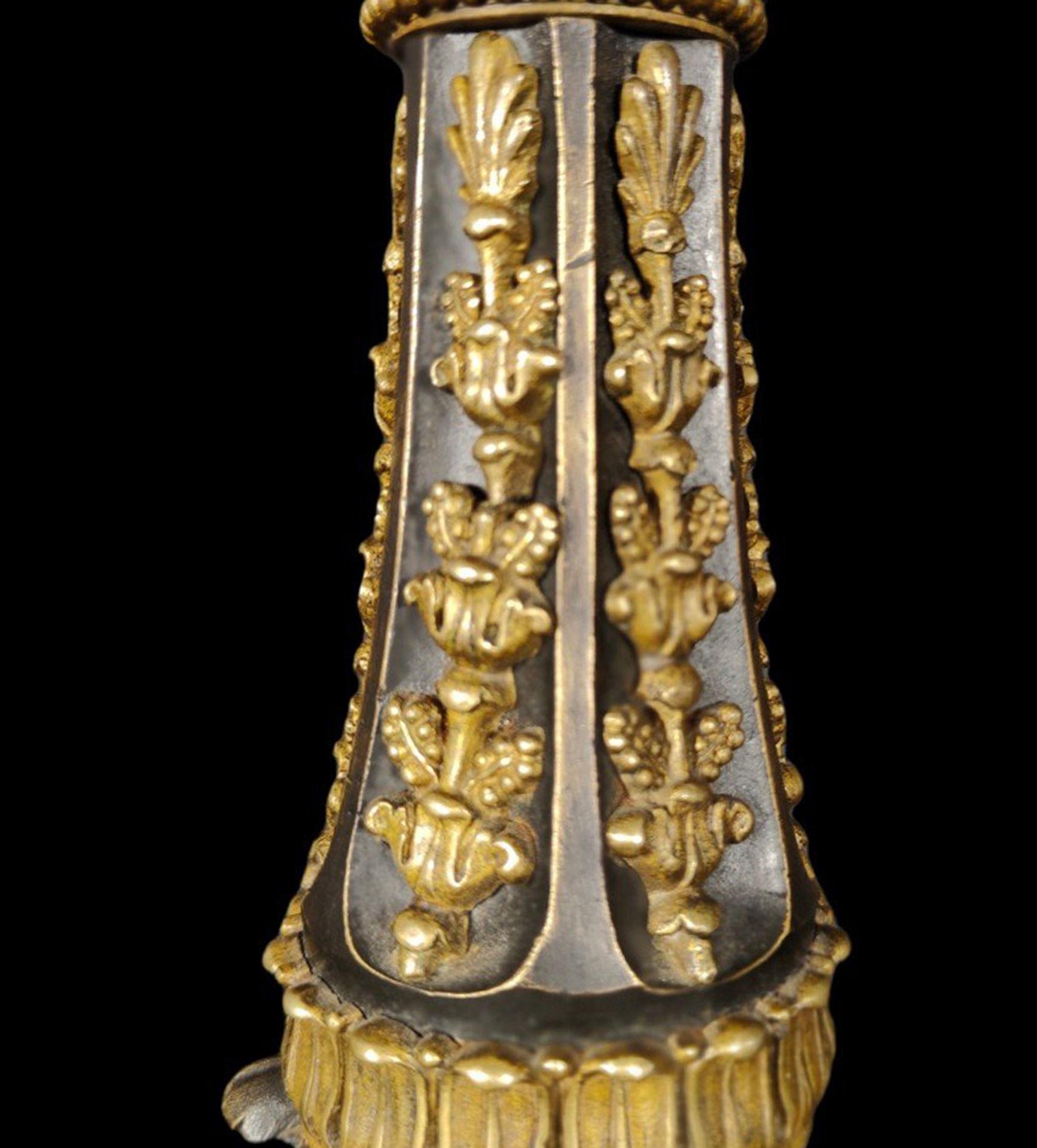 Pair of 19th century French candlesticks in gilt bronze - Image 5 of 10