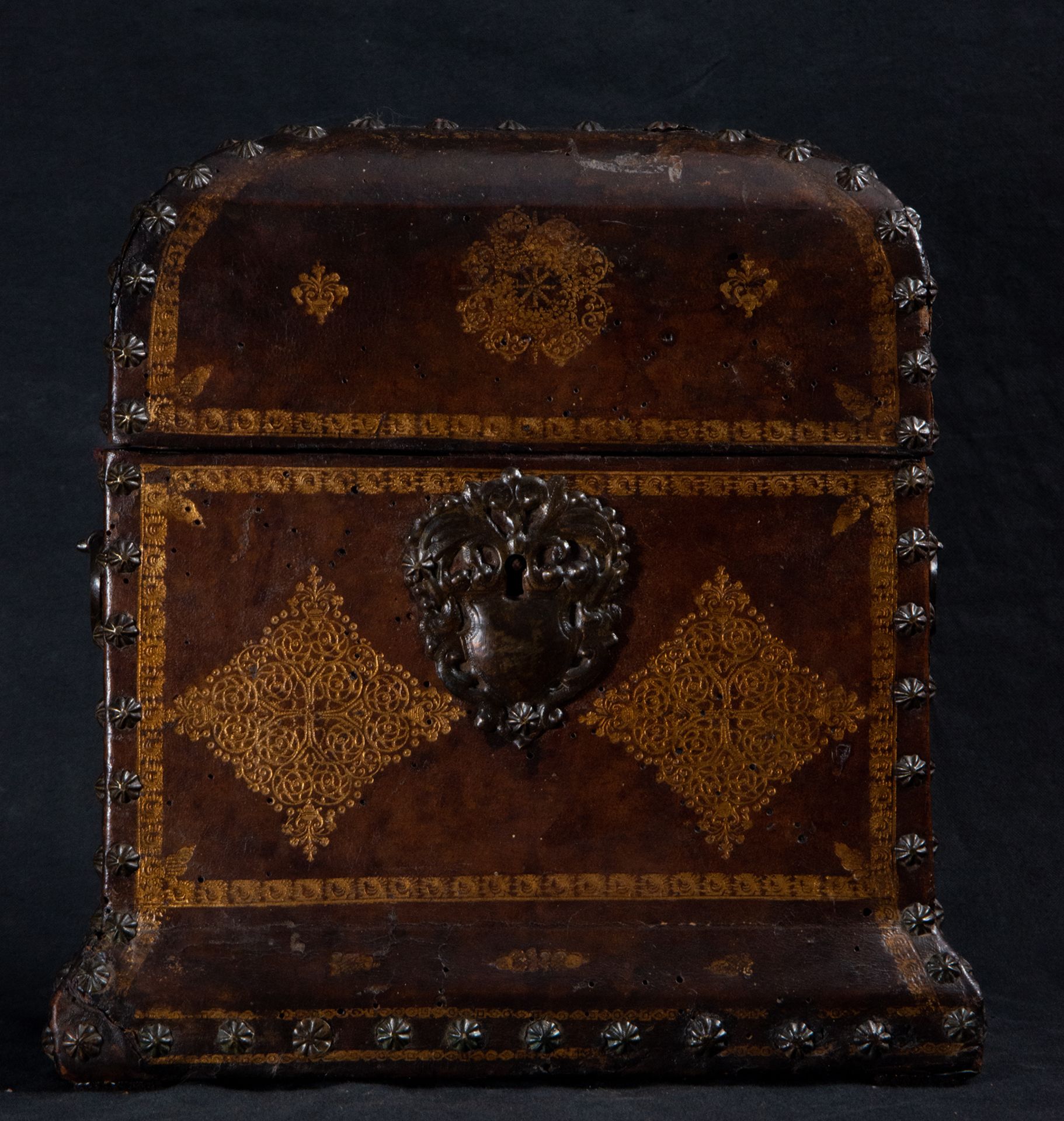 Document holder in gilt embossed leather, end of the 16th century