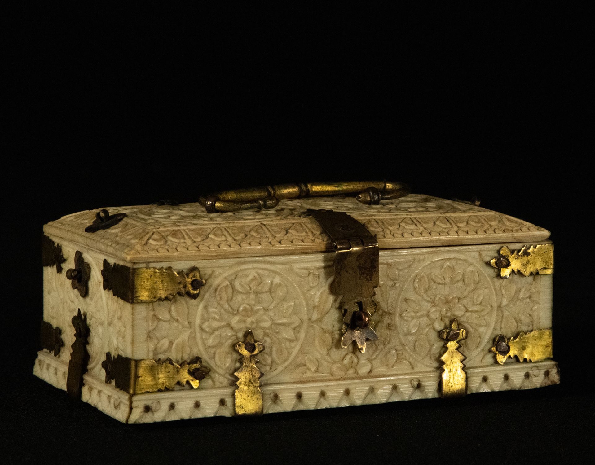 Indo Portuguese carved bone box, Goa, 17th century - Image 2 of 5