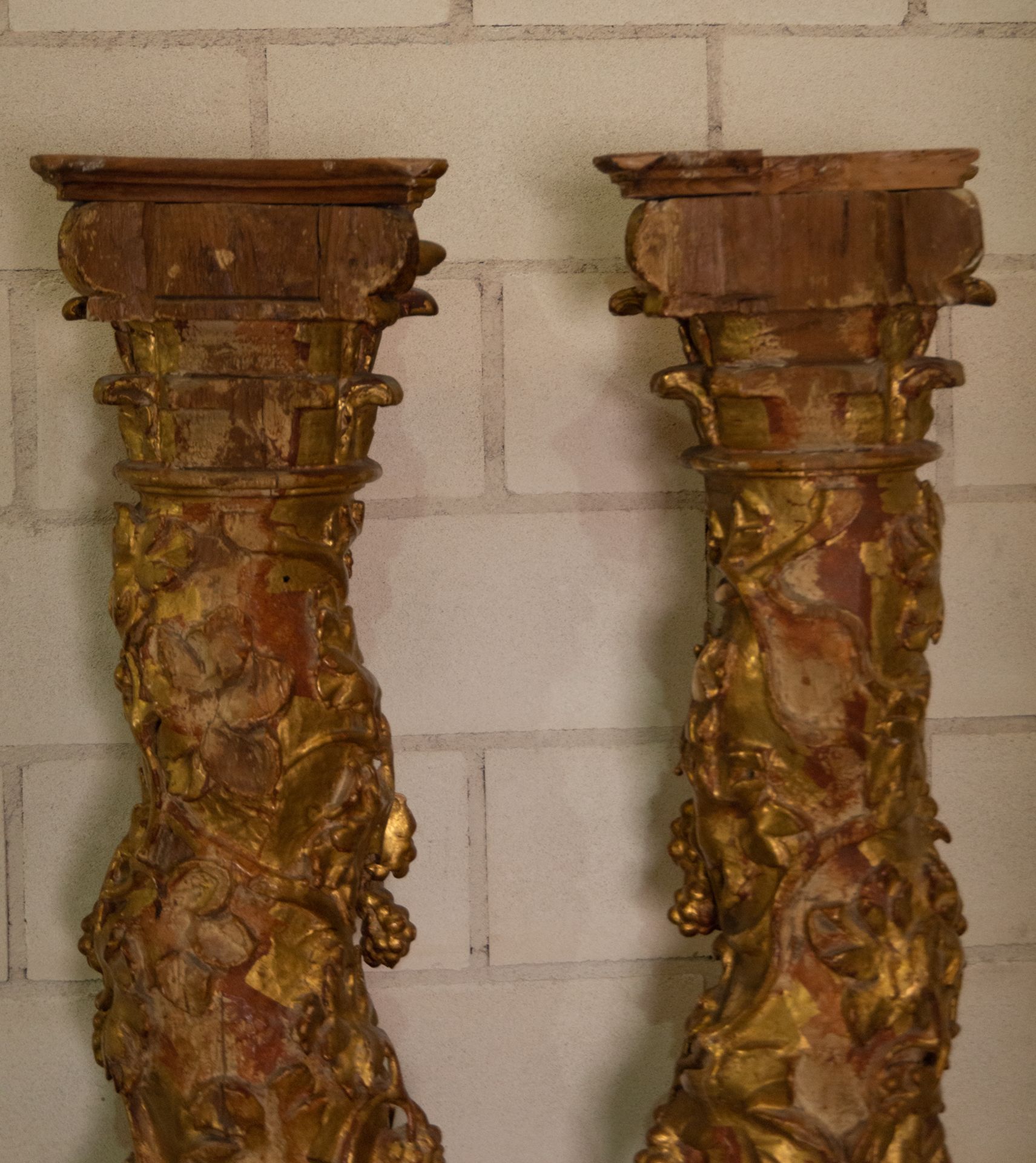 Important Pair of Great Solomonic Baroque Columns, possibly Italian work by Emilia from the 17th cen - Image 4 of 4