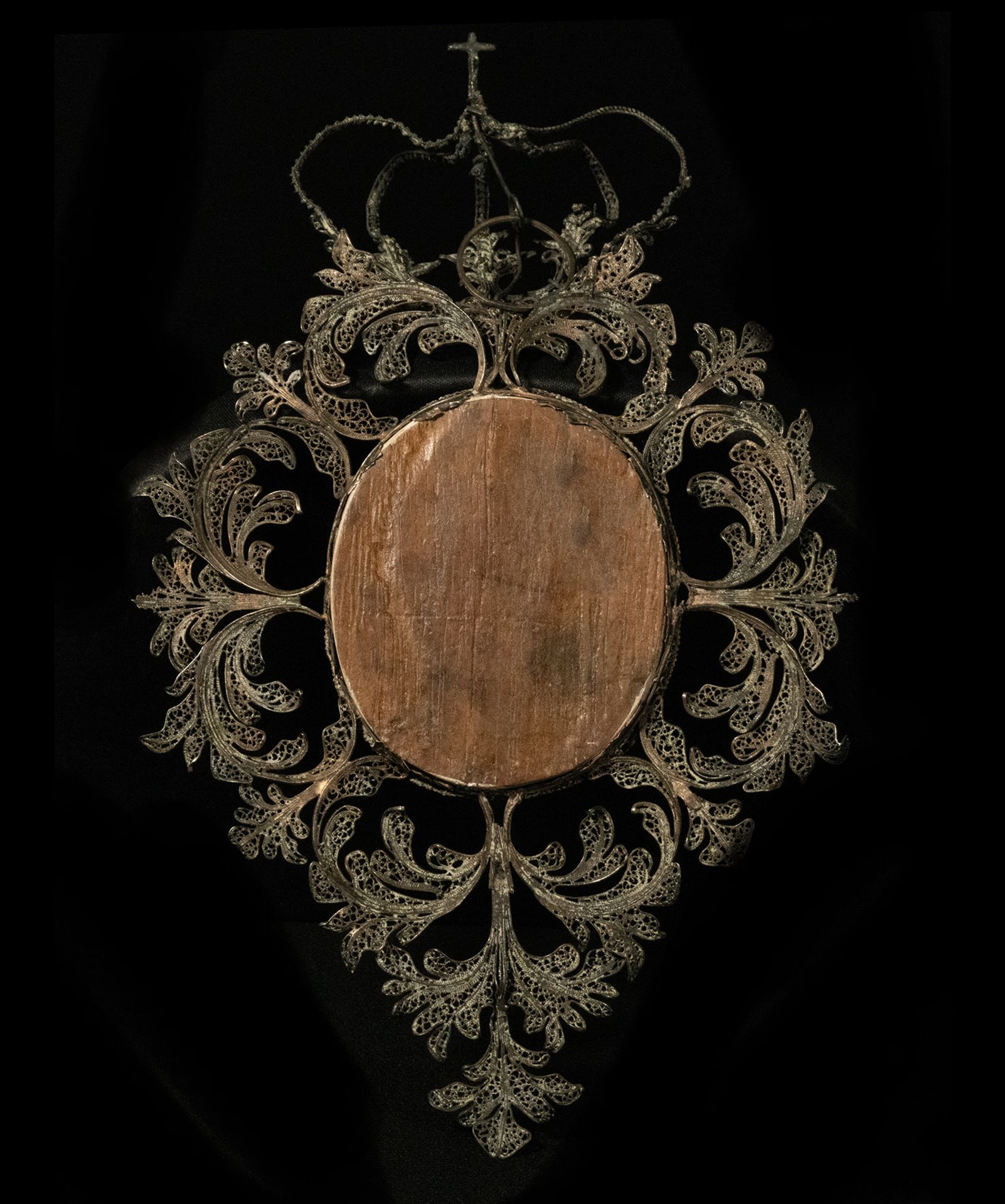 Virgin of Guadalupe in oval on board with mother-of-pearl inlays, new Spanish colonial 18th century - Bild 5 aus 5