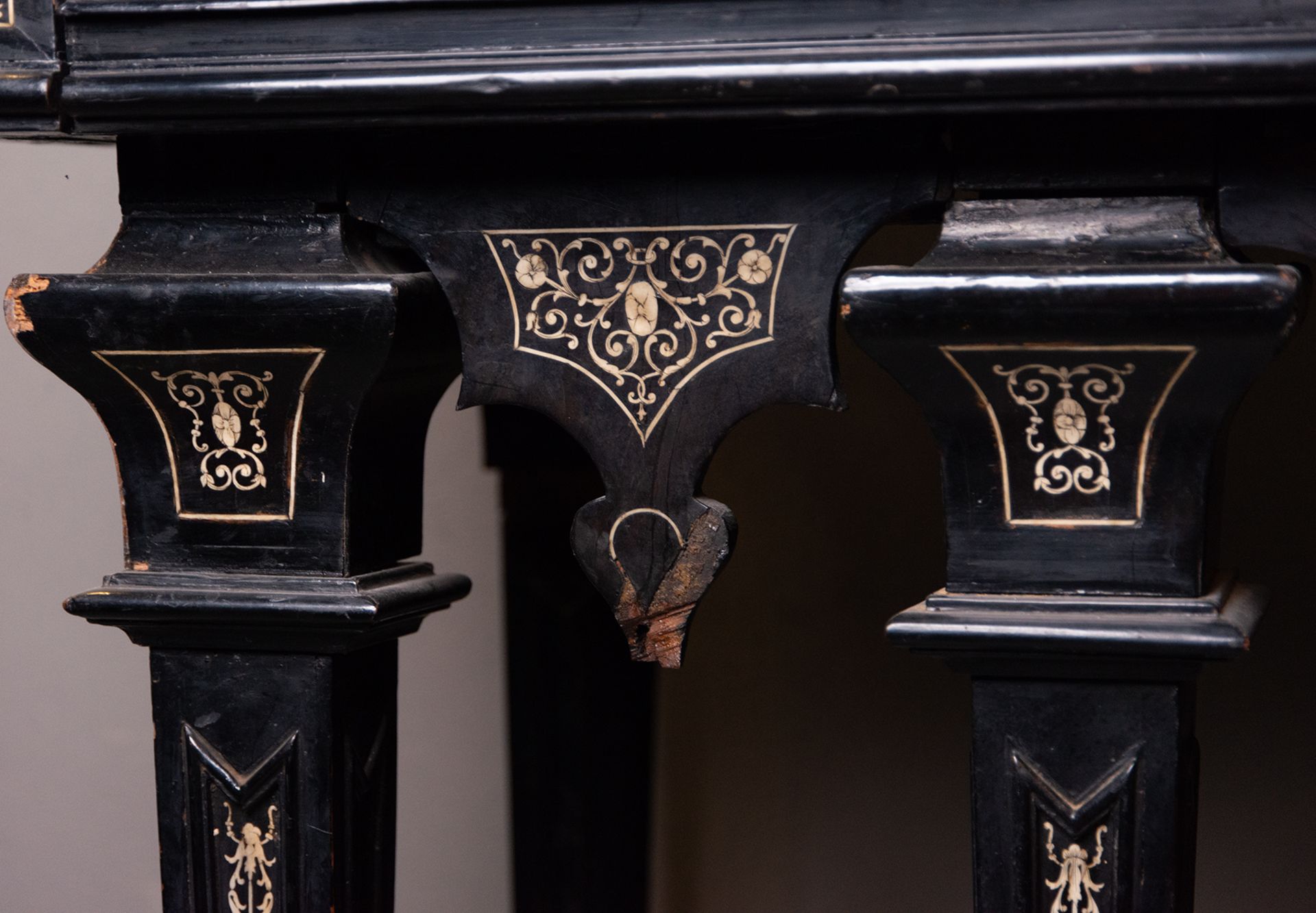 Exquisite Florentine Desk in ebony and bone inlay, signed Joseph Bertin(?)/Negt. de furniture ébene, - Image 8 of 9