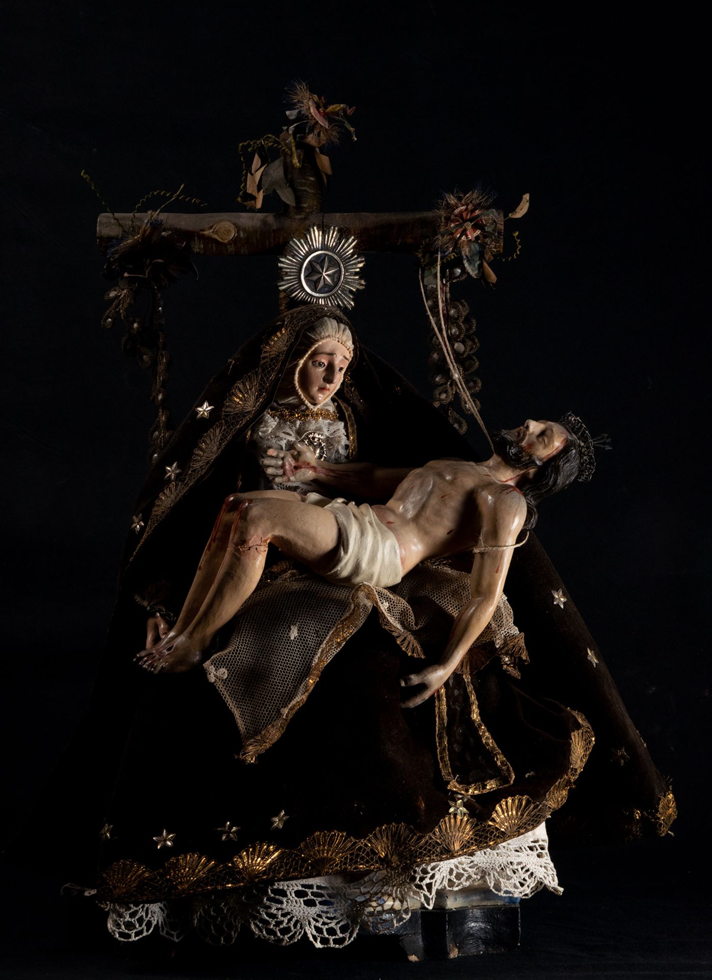 Pietà in wood and velvet, Andalusian work from the 18th century