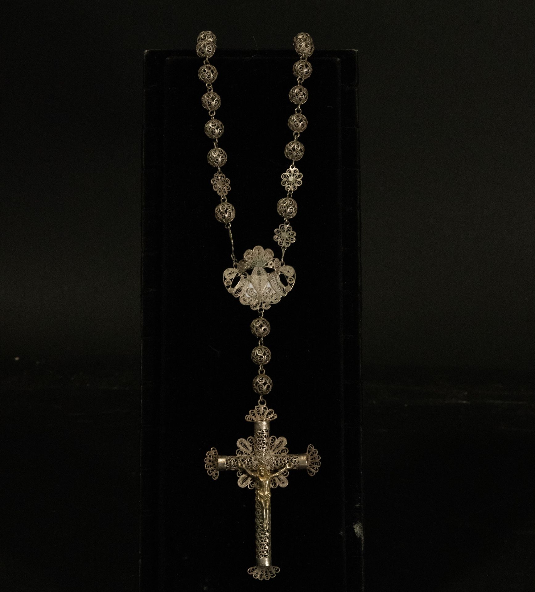 Rosary in 1 cm silver filigree beads, 19th century