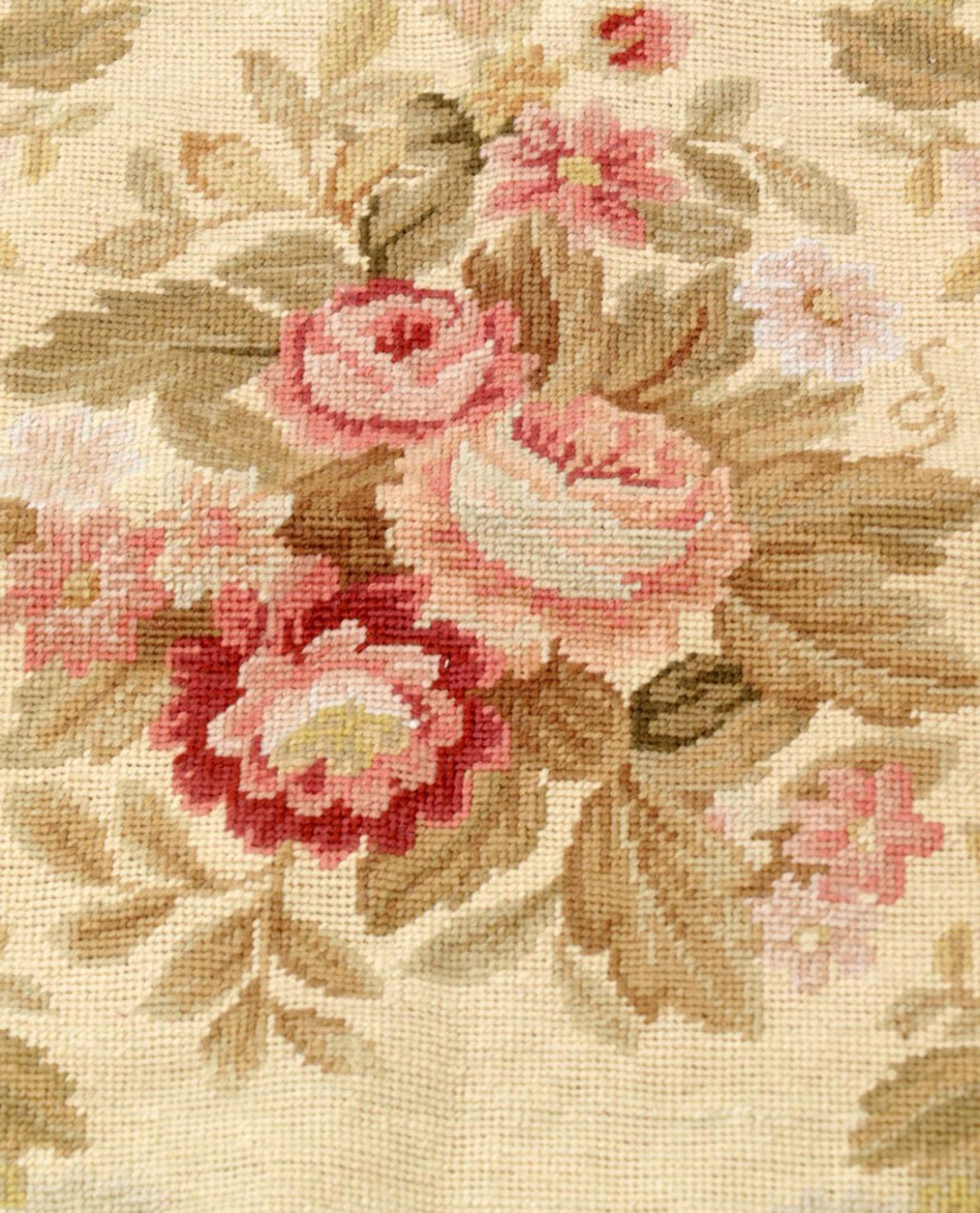 Hand-knotted French Aubusson tapestry decorated with flowers 19th century - Bild 2 aus 4