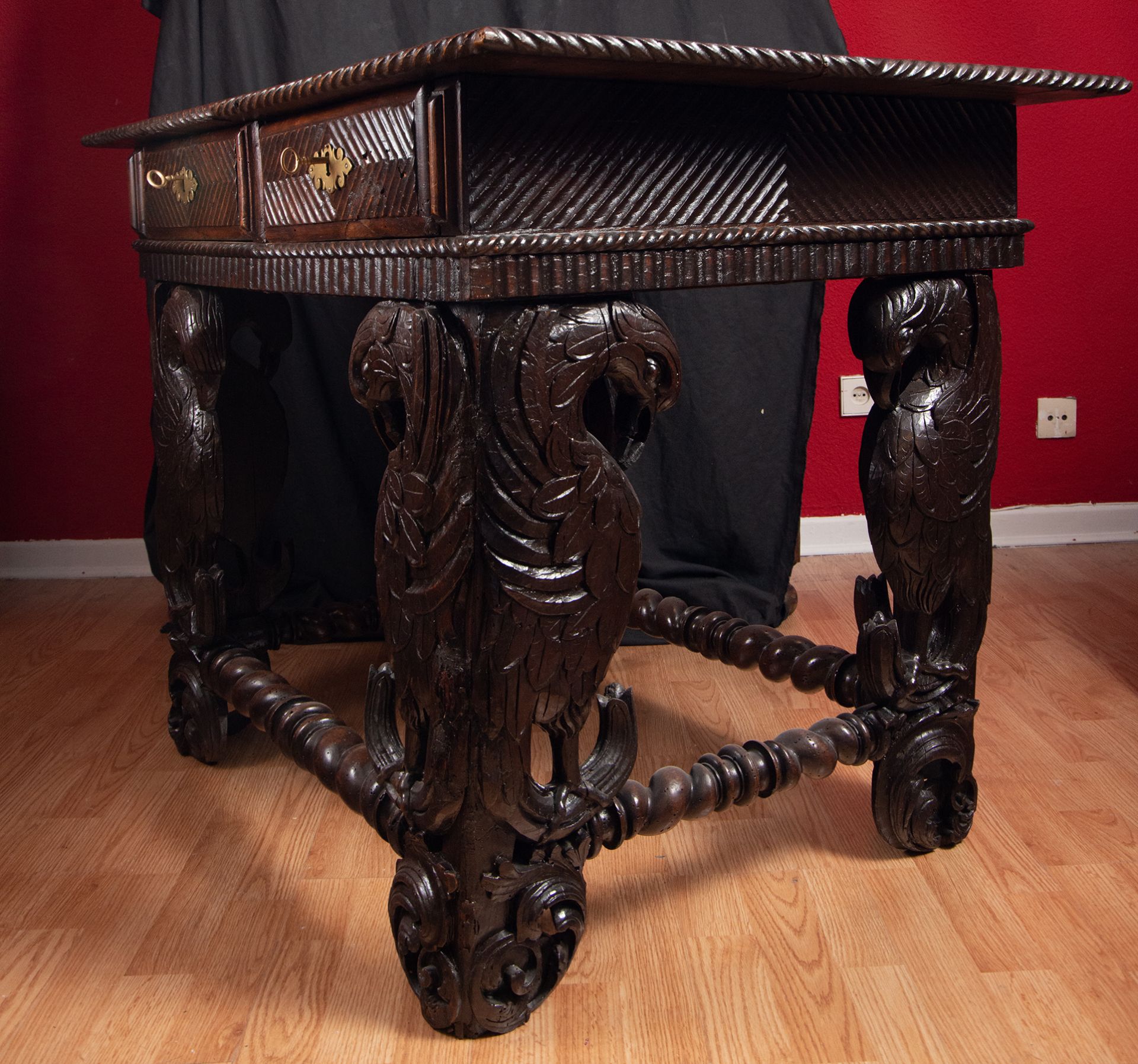 Important Portuguese colonial coffee table from Goa in teak wood, Portuguese colonies of South India - Image 2 of 4