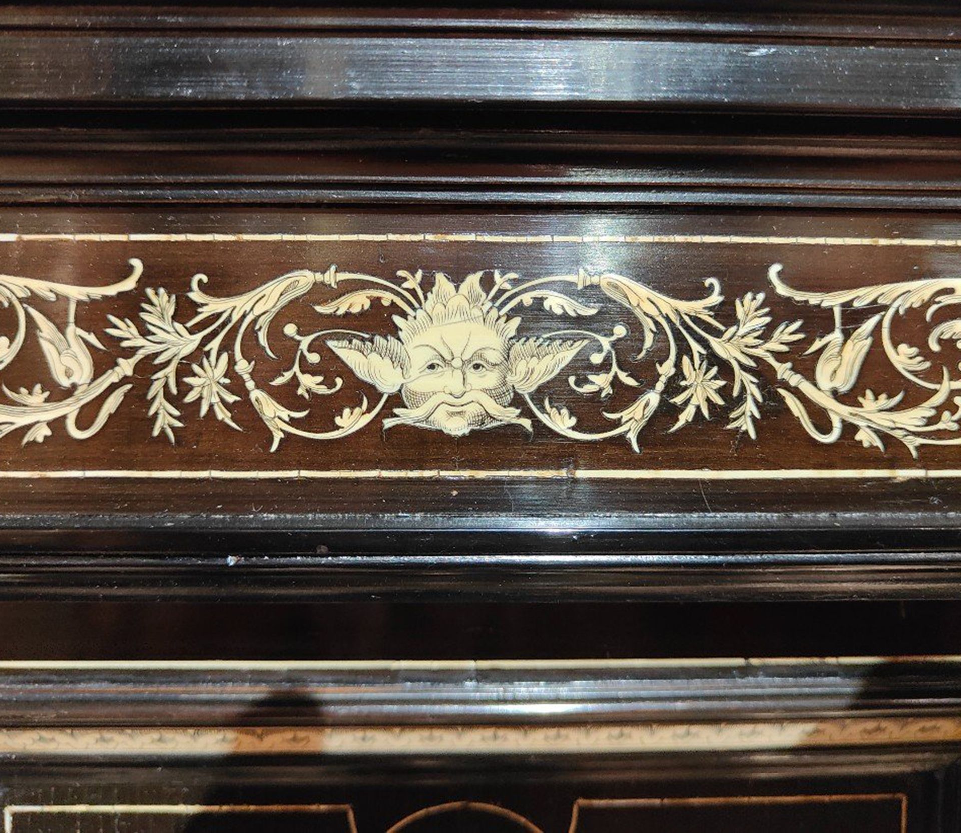 Important 19th century Florentine cabinet with bone marquetry, work from Northern Italy, Milan or Fl - Image 7 of 10