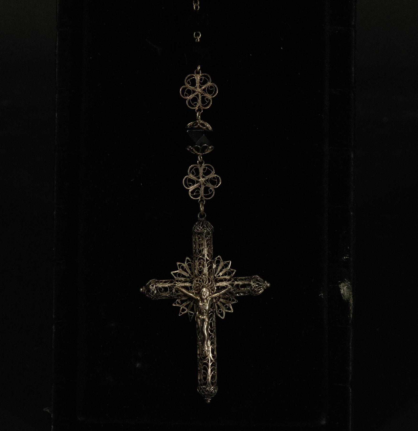 Rosary in faceted Jet beads and silver filigree, 18th century