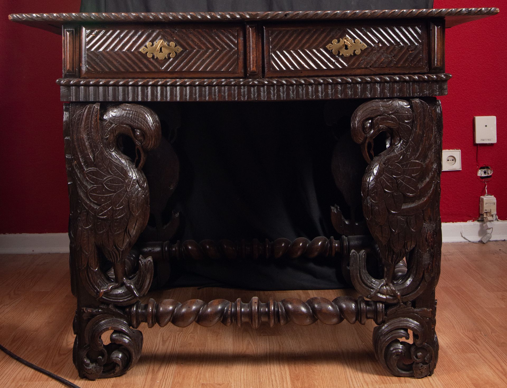 Important Portuguese colonial coffee table from Goa in teak wood, Portuguese colonies of South India