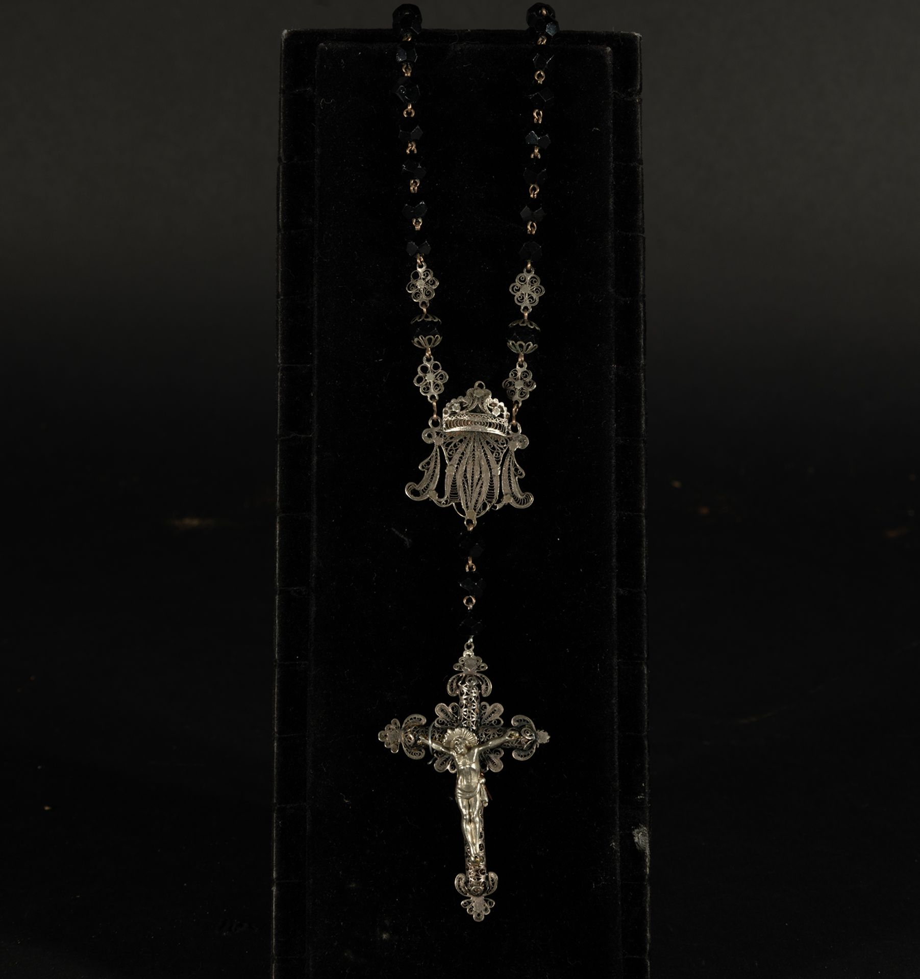 Rosary with Christ in silver and silver filigree, 19th century
