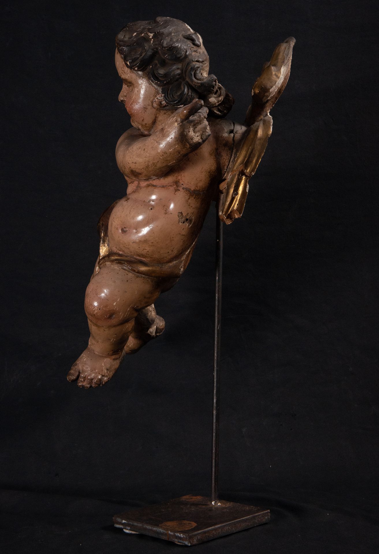 Pair of elegant Angels mounted on steel bases, possibly Mexican Colonial work inspired by models by  - Bild 6 aus 12