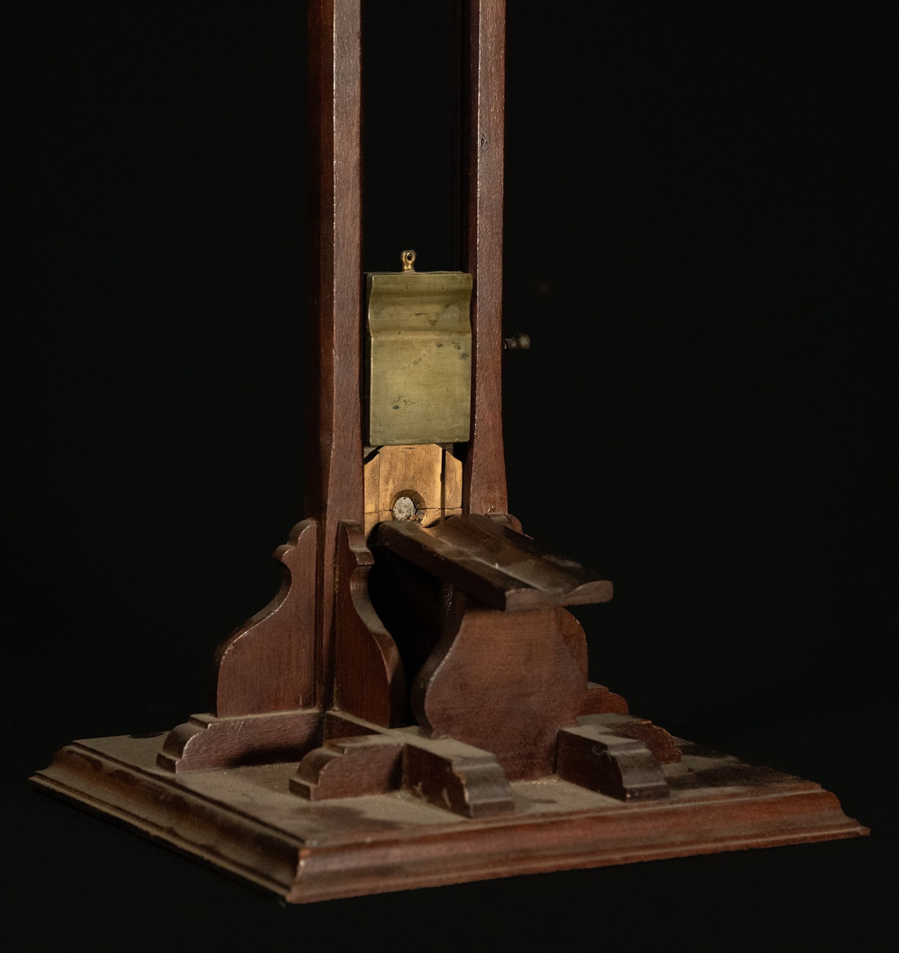 Scale Guillotine in Mahogany wood with blade from the 40s - Image 4 of 4