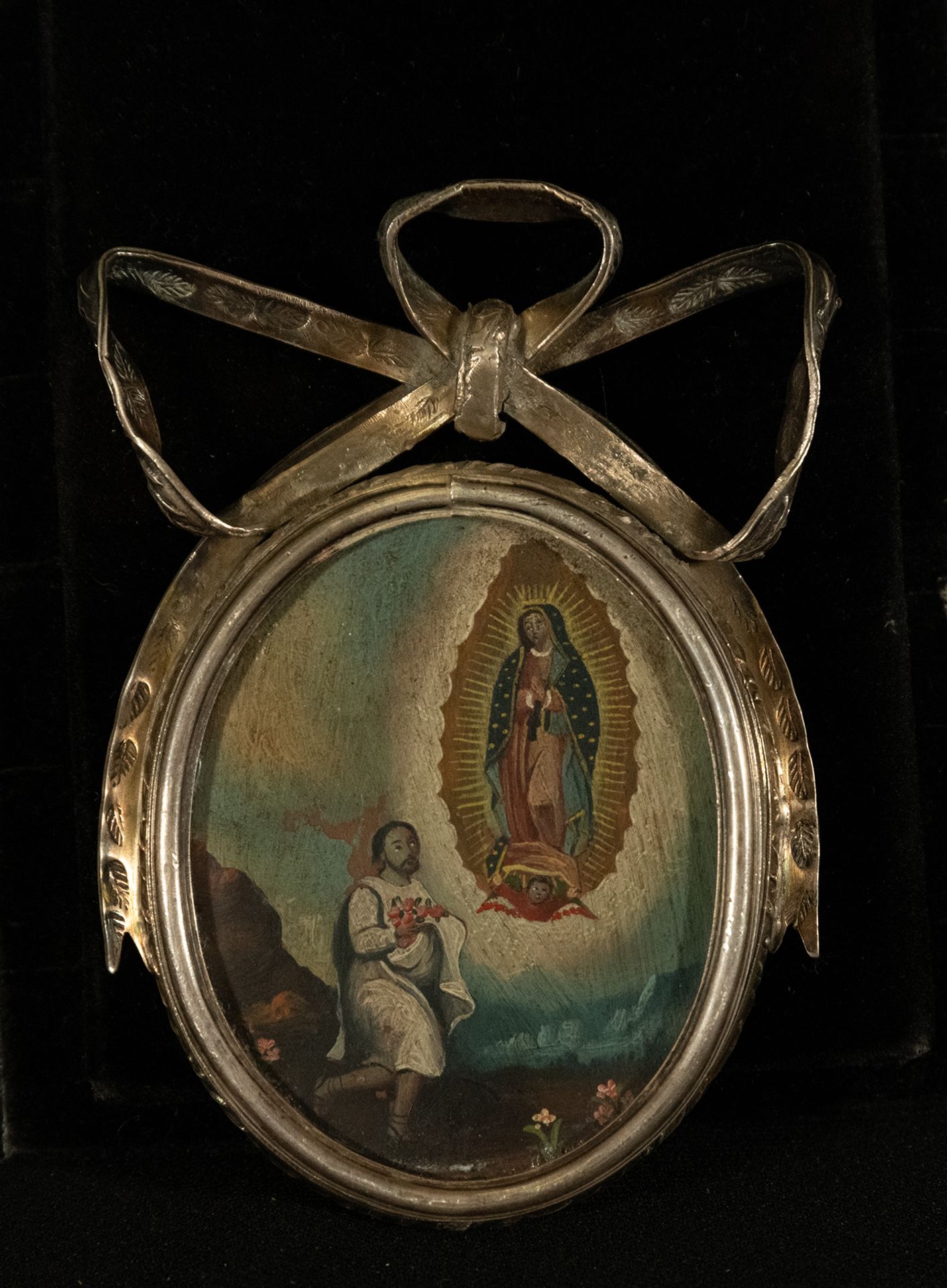 Very rare and Important large double-painted reliquary medallion on copper of the Virgin of Guadaluo - Bild 2 aus 2