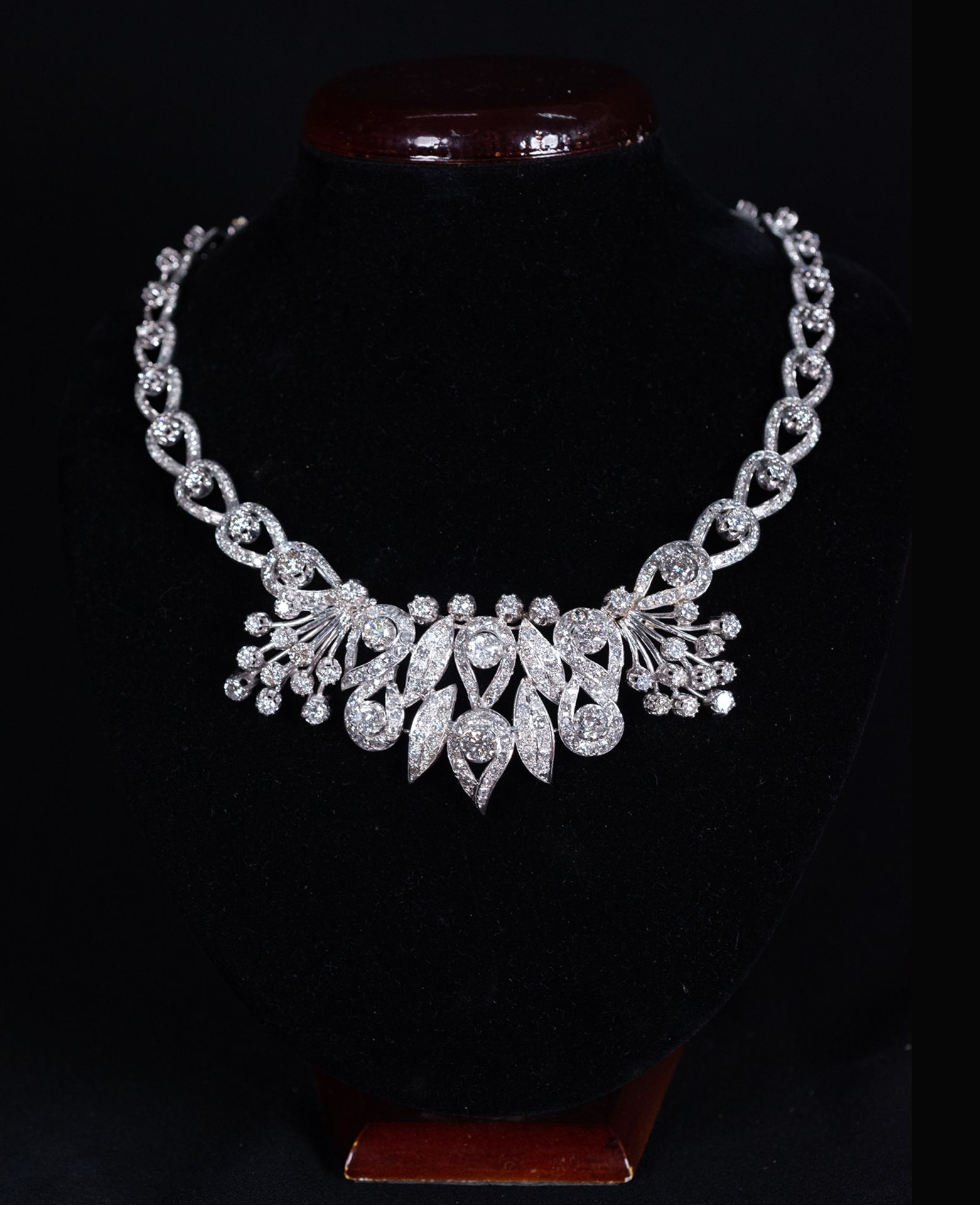 Important Lady necklace in white 18k gold and brilliant cut Diamonds of a total of 30 carats, 81 gra - Bild 2 aus 11