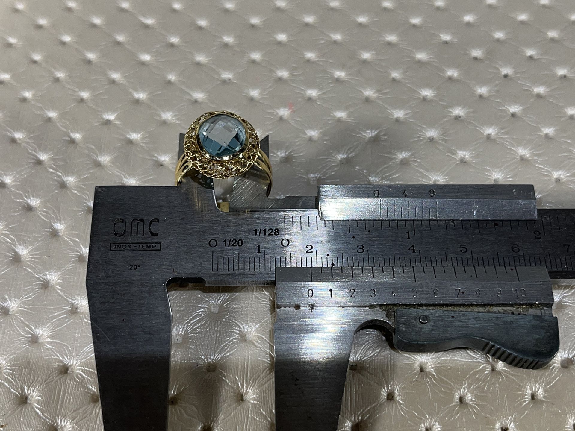 18k Gold and Aquamarine Ring - Image 7 of 7