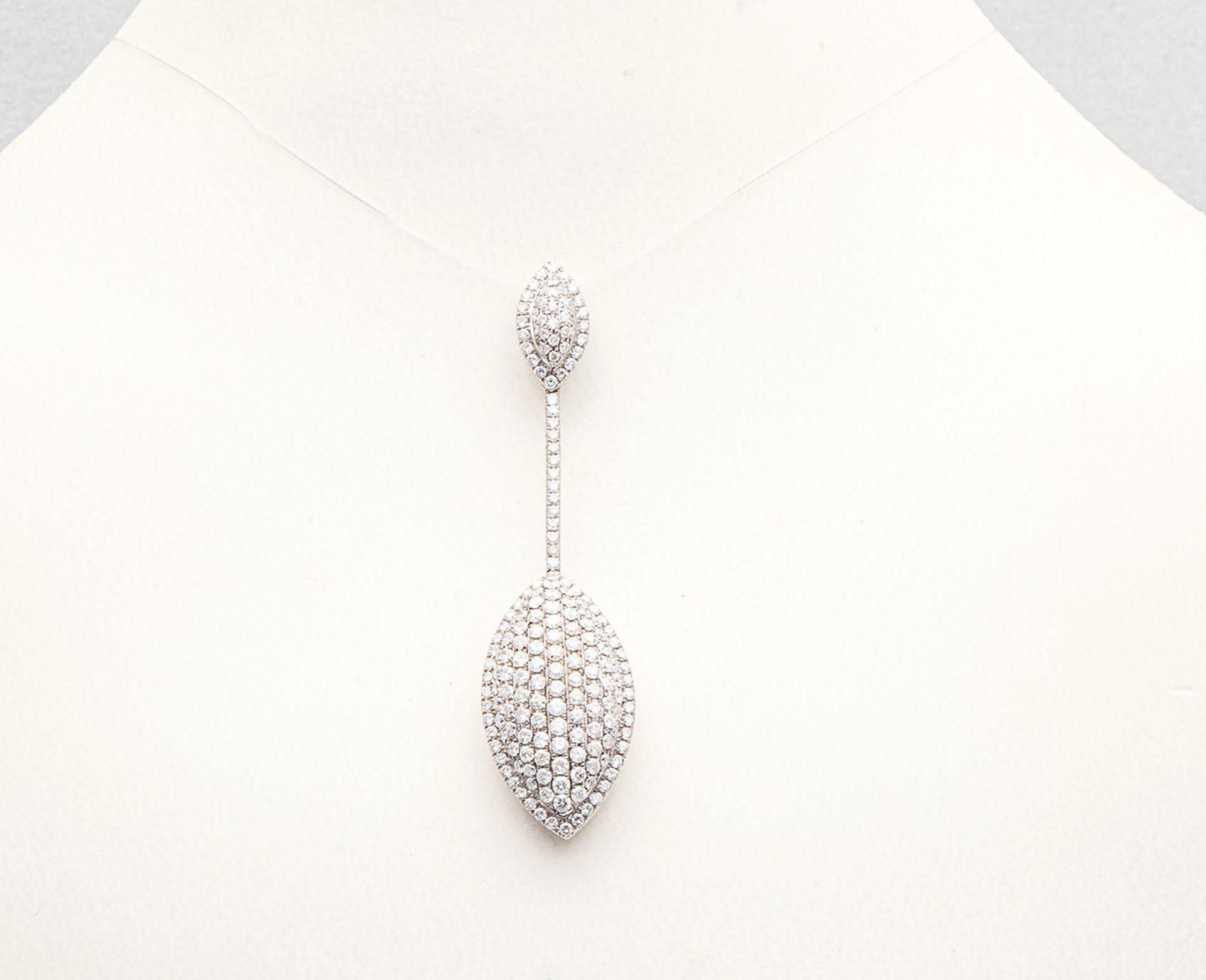 Distinguished pendant for Lady in 18k white gold with 3 ct of brilliant cut diamonds in total