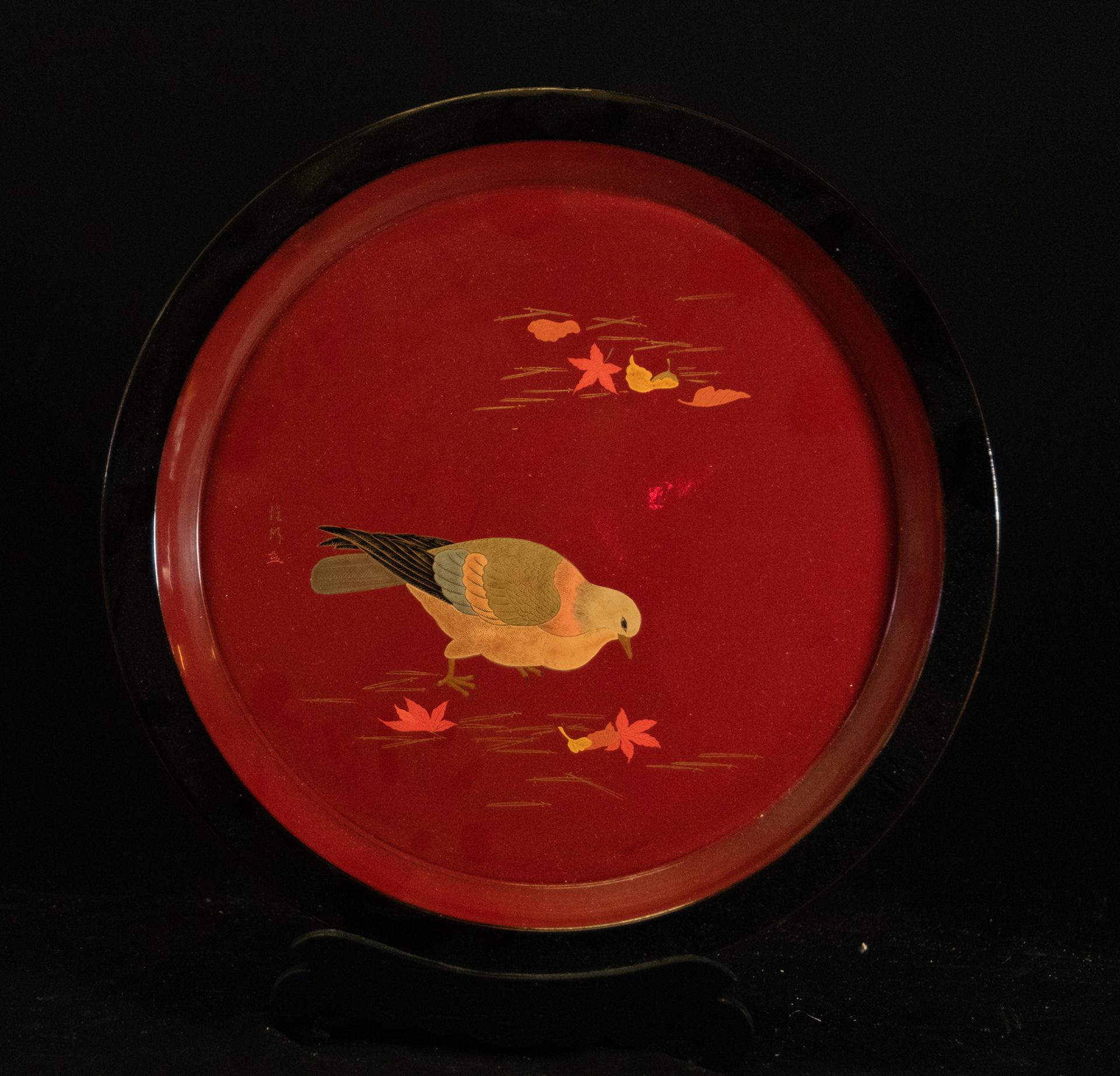 Large Japanese lacquer and gold Dish for the tea ceremony, with duck and seal motif, Edo period, 19t