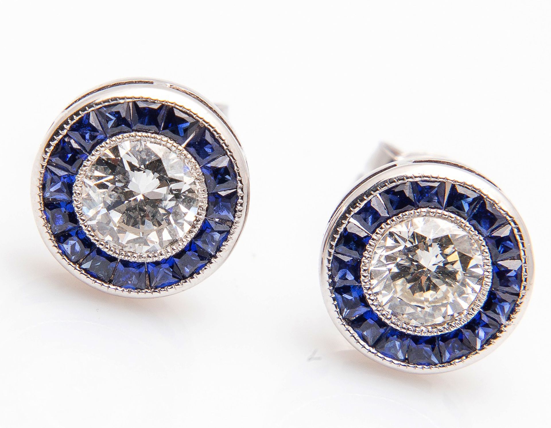 Elegant 1920s earrings with two 0.50 ct Diamonds each edged with sapphires, very good purity and col - Image 7 of 9