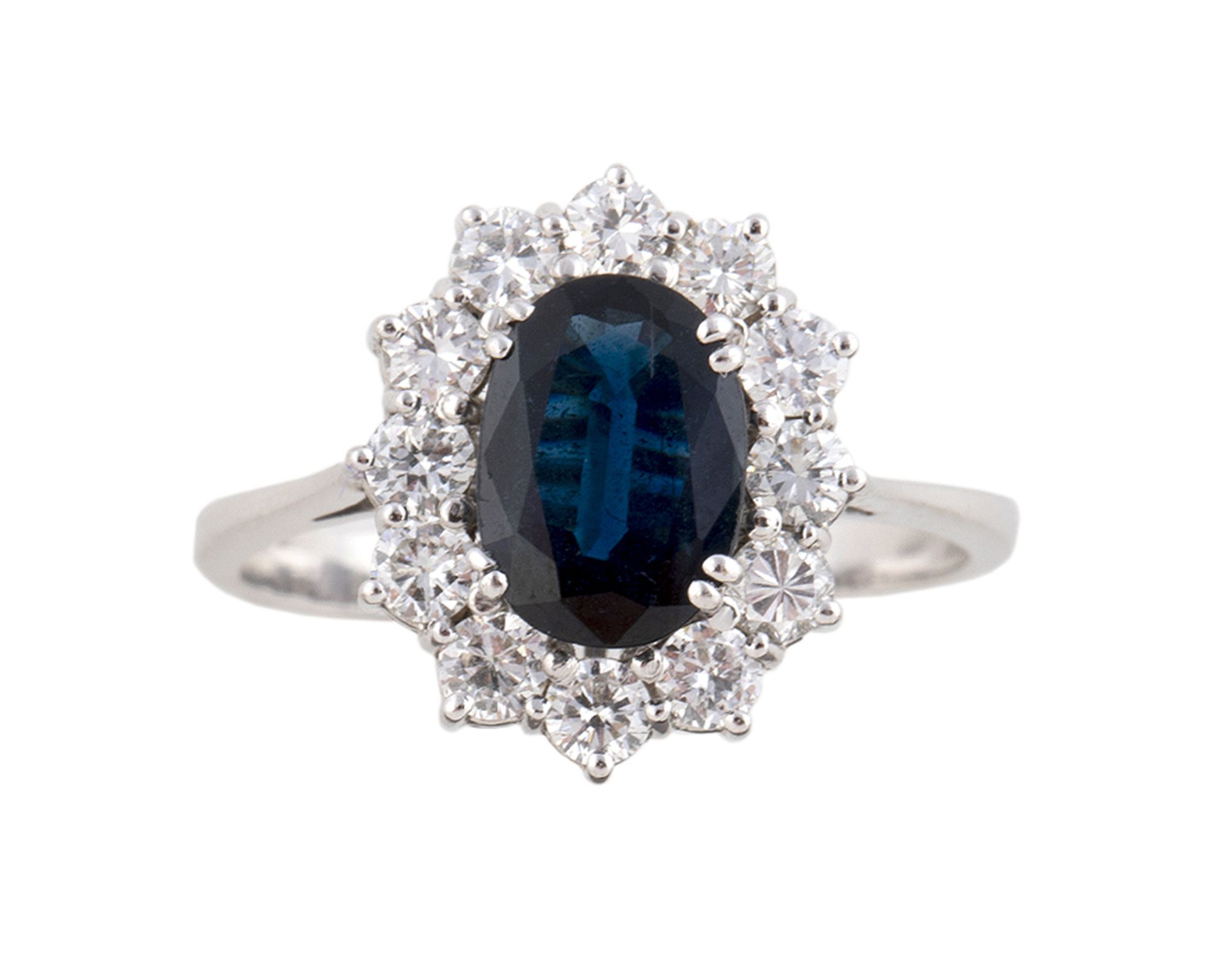 Ring with important 8 x 6 mm central sapphire and 12 modern cut diamonds of 1.10 ct