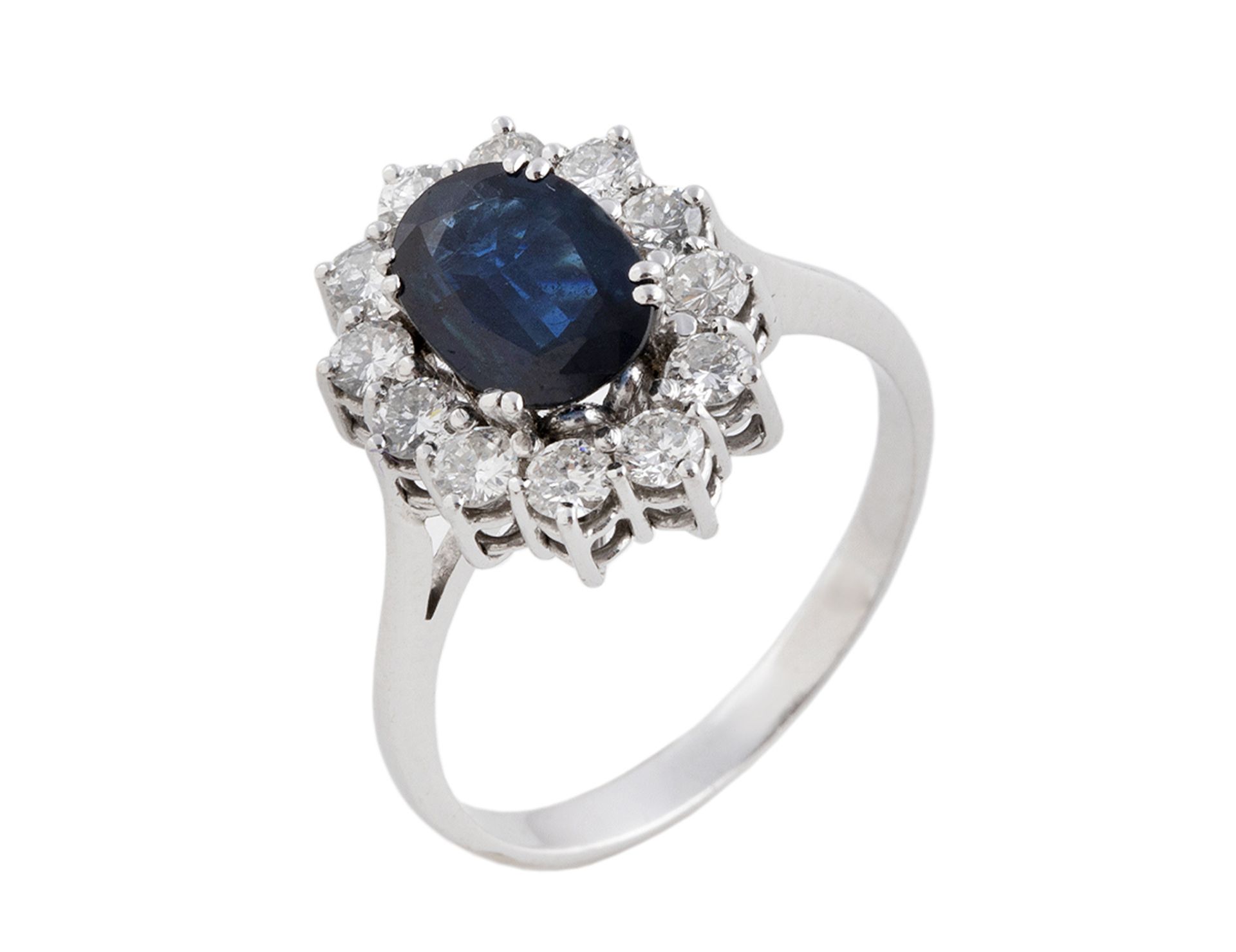 Ring with important 8 x 6 mm central sapphire and 12 modern cut diamonds of 1.10 ct - Image 2 of 3