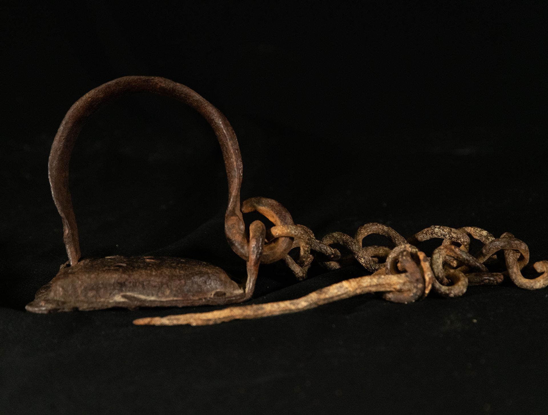 Rare Rack for slave or prisoner condemned to row on ships with nail. 17th century